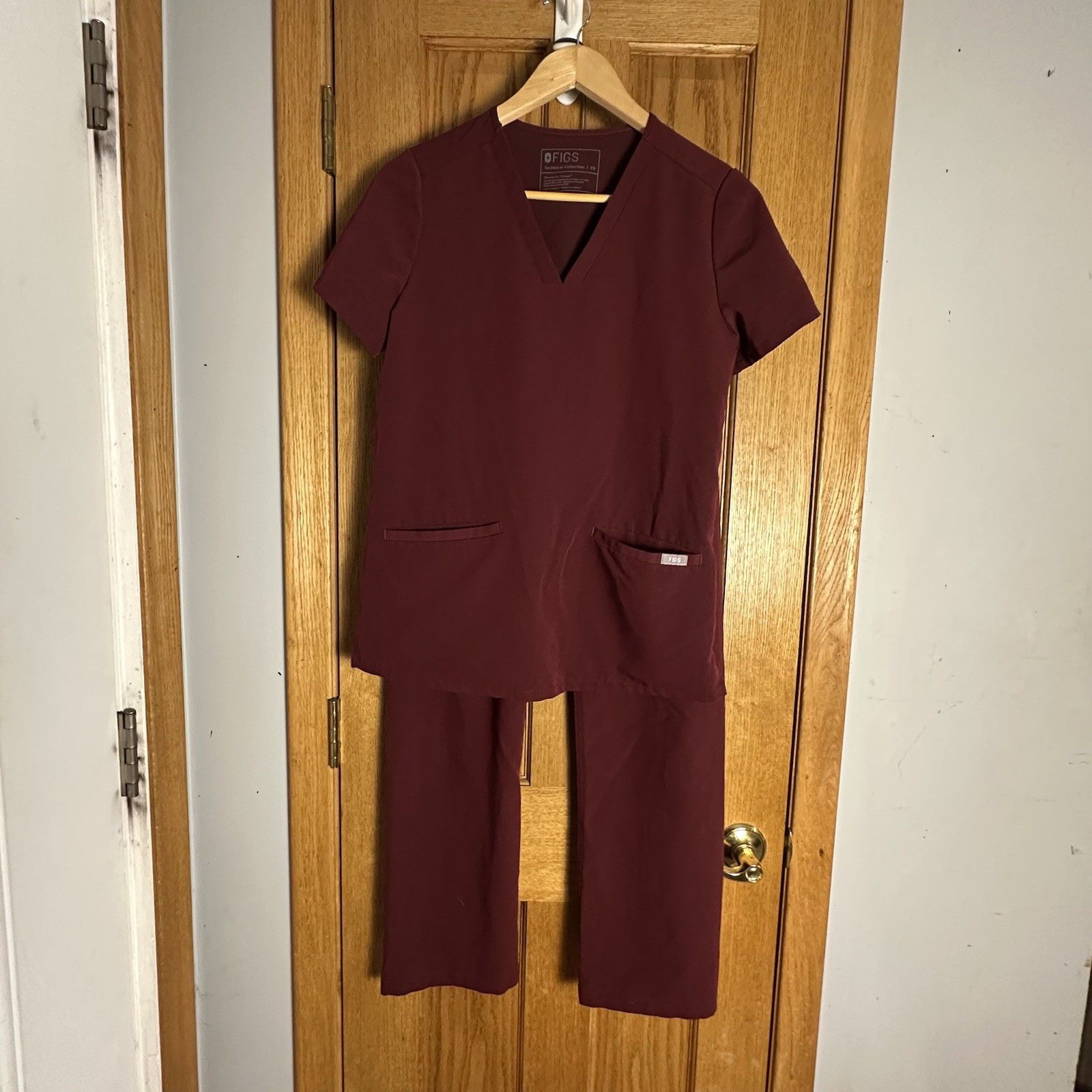 Figs Burgundy Scrub Set Casma Top XS FW1000 & Livingston Scrub Pants XXS T21003