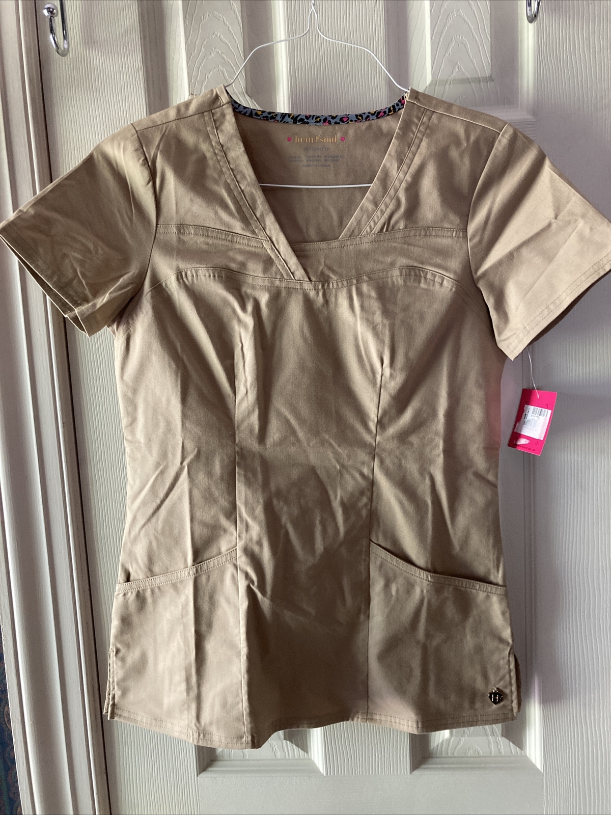 HEARTSOUL COTTON BLEND TAN KHAKI WOMENS SCRUBS TOP SZ XS NEW W TAG
