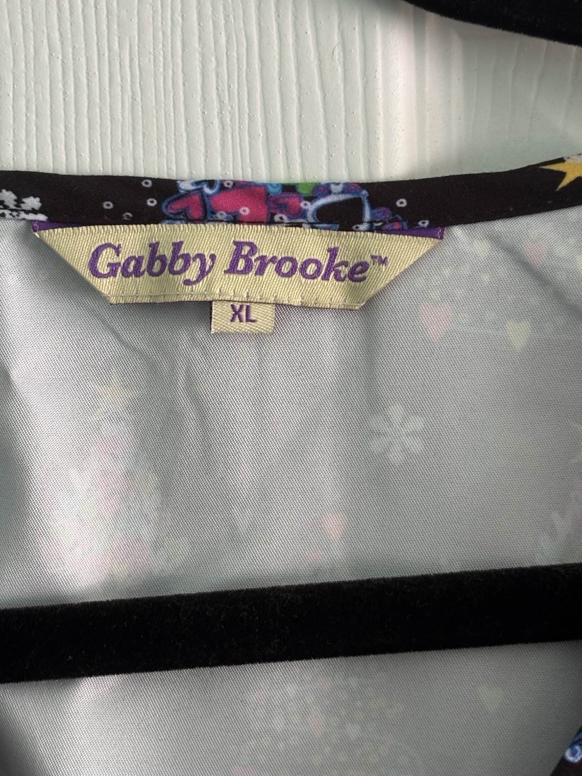 Gabby Brooks Scrub Top Trees And Hearts Black 2 Pockets Size XL New With Tag