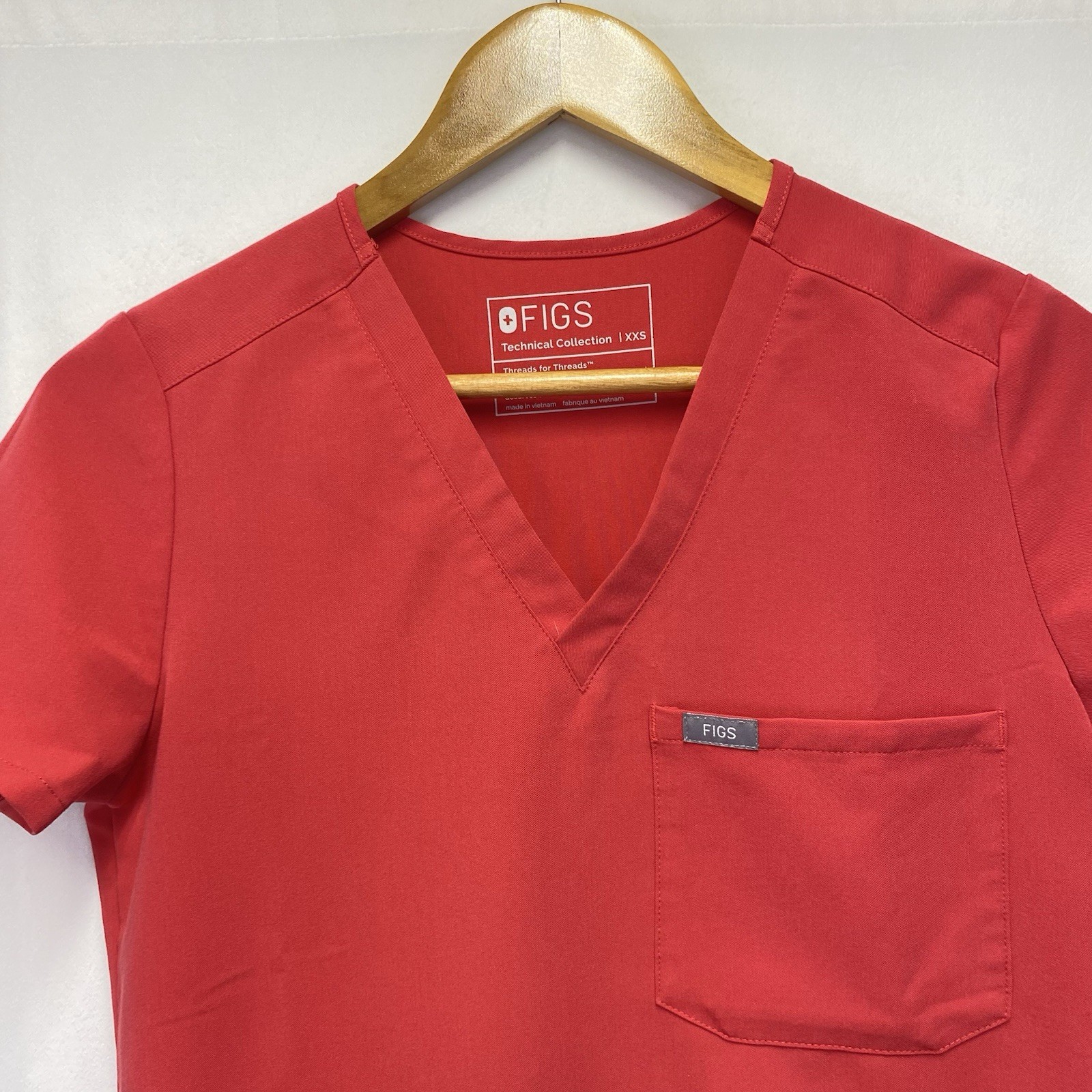 Figs Technical Collection Catarina One Pocket Scrub Top Women Size XXS Coral Red