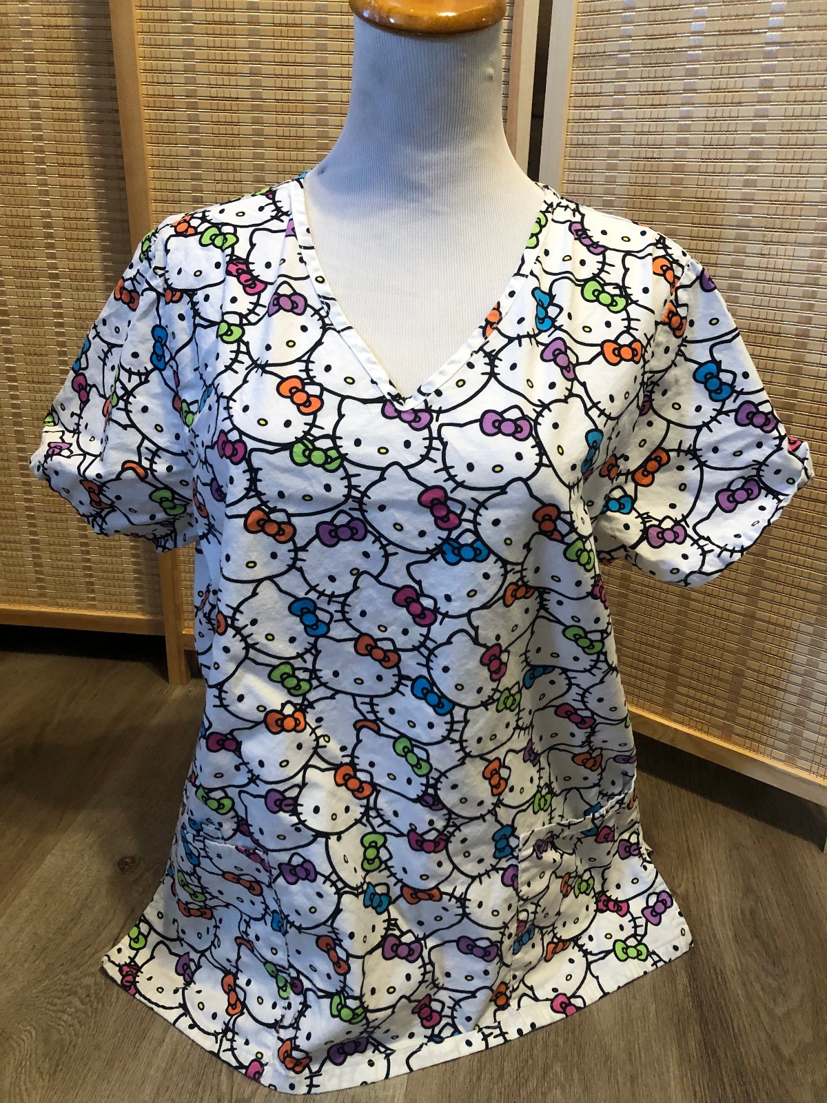 Scrubs Scrub Top Cartoon Hello Kitty SanRio Medium M Cat Vet White (H730)