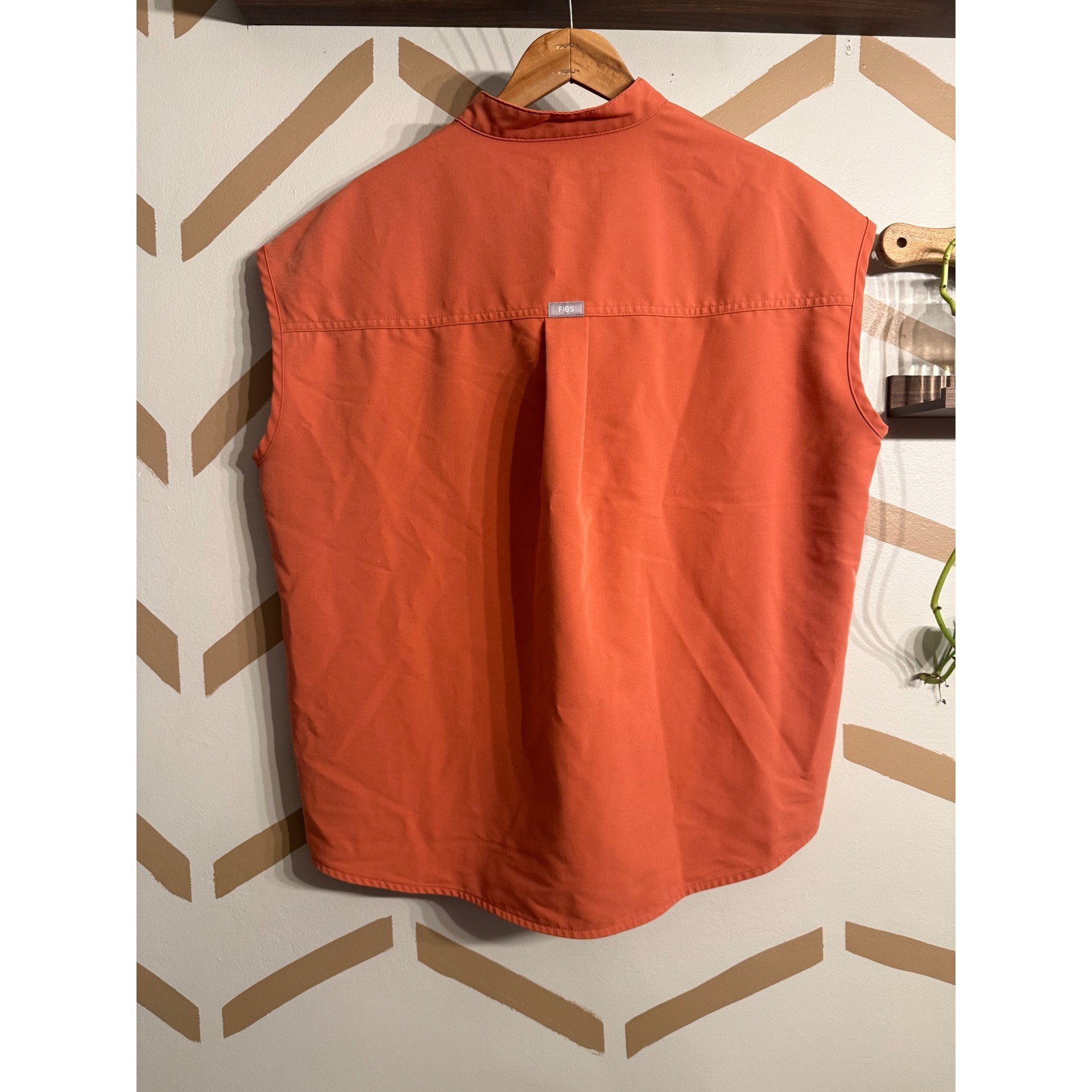 FIGS Rafaela Scrub Top Women Medium Peach Sleeveless Mandarin Collar WXXSW1003N