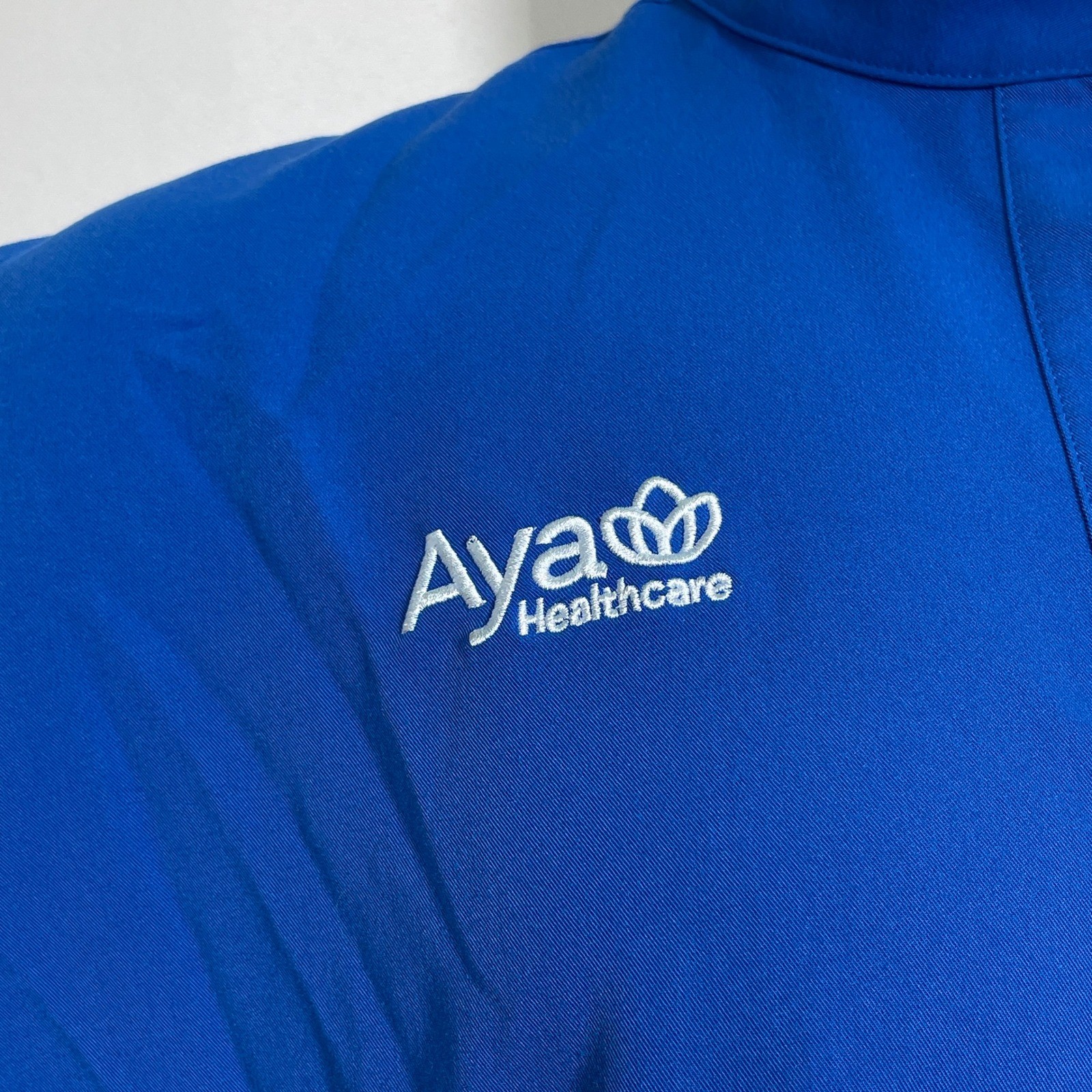 Aya Healthcare FIGS Technical Collection Rafaela Blue Scrub Top Men’s MEDIUM