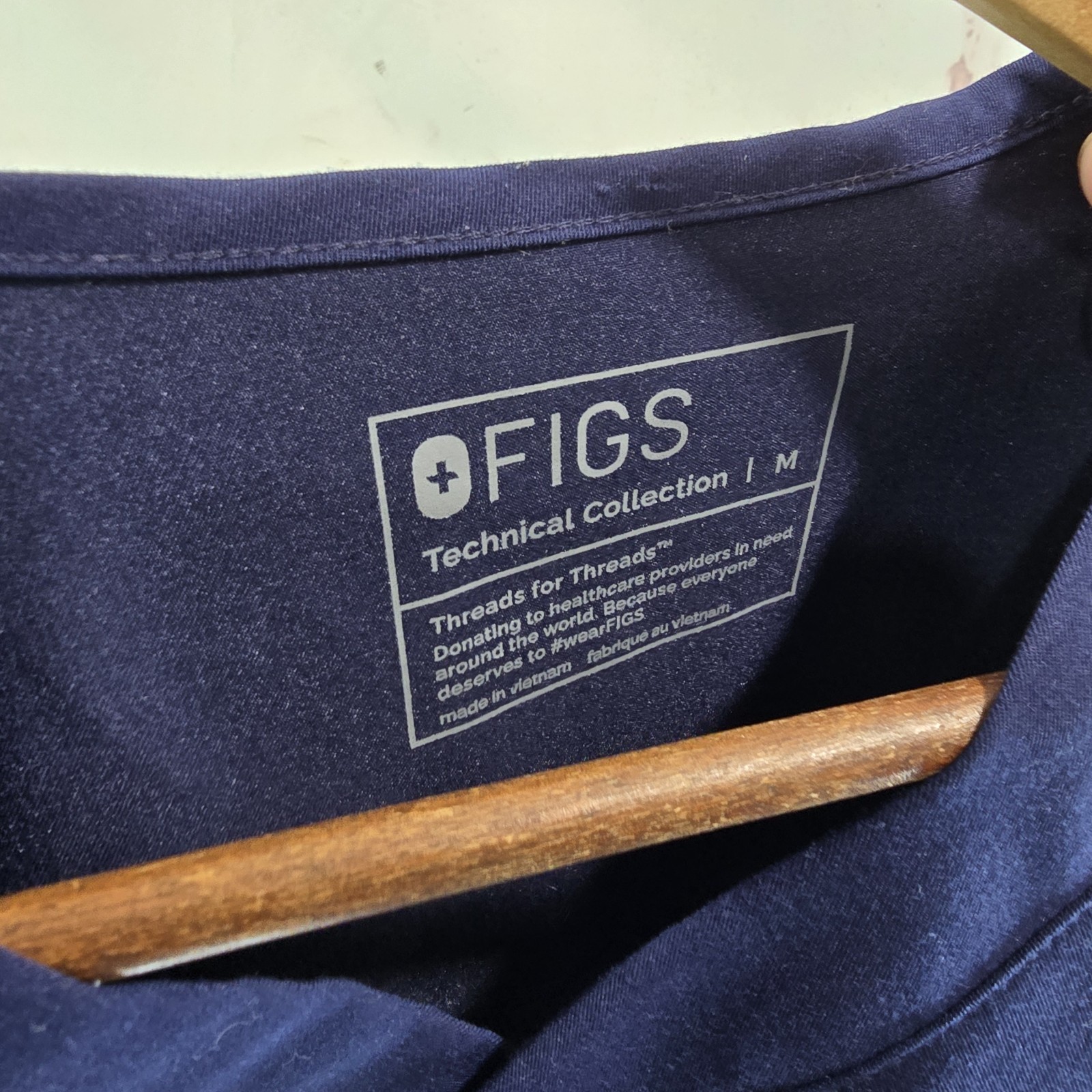 FIGS Top Mens Medium Blue Leon 3 Pocket Navy Short Sleeve Scrub V Neck Aya 3485