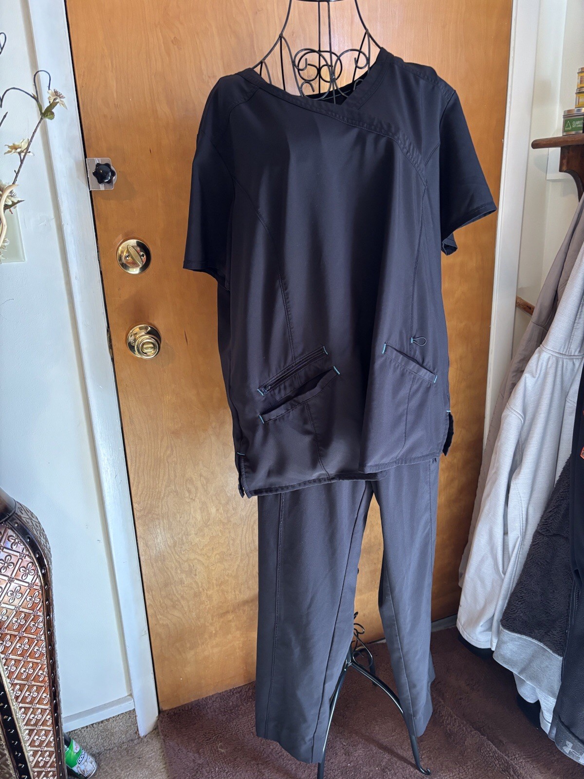 Scrub Star Black Scrub Set Top XL Bottoms 2 – L Regular – ankle cinch bottom.