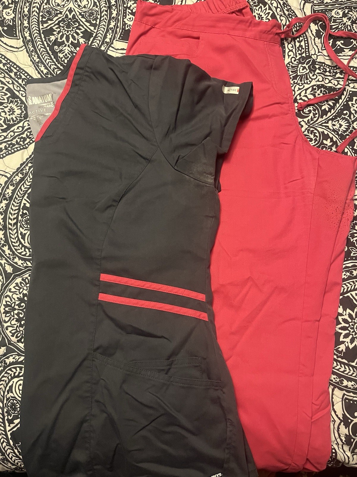Grey’s Anatomy by Barco Women’s Active Scrub Set XL Black/Pink Solid Poly/Rayon