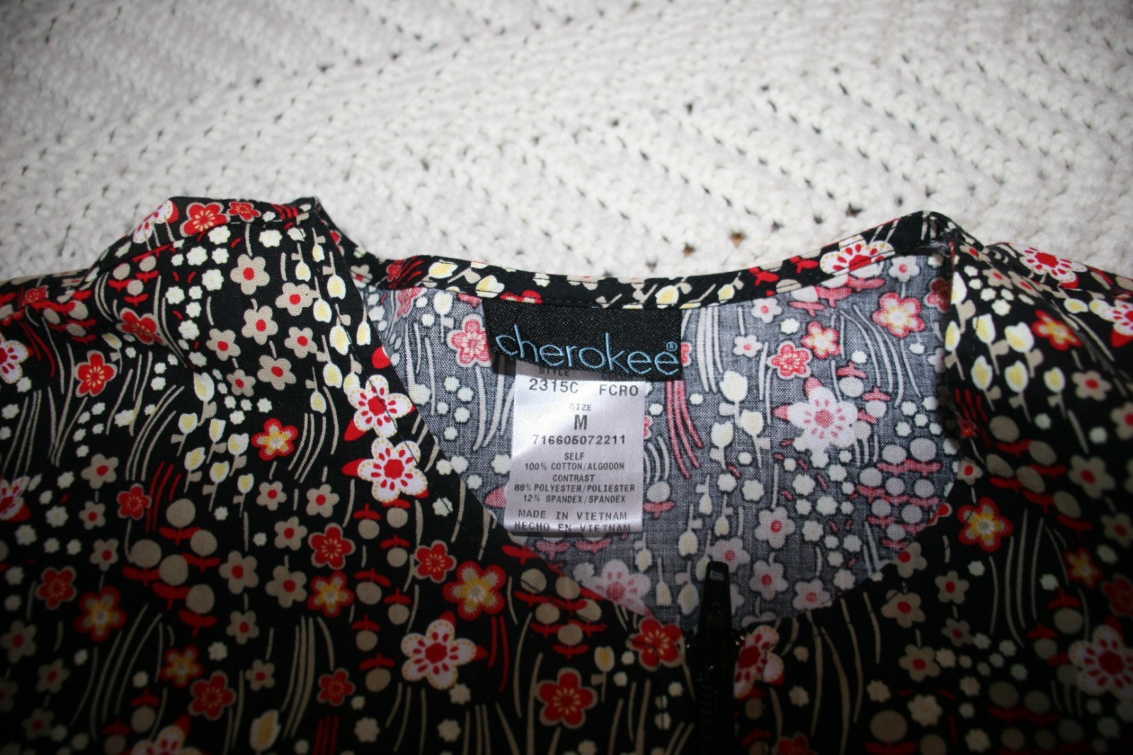 CHEROKEE SCRUB JACKET SIZE M STRETCH SIDE PANELS UNIQUE RARE BEAUTIFUL!