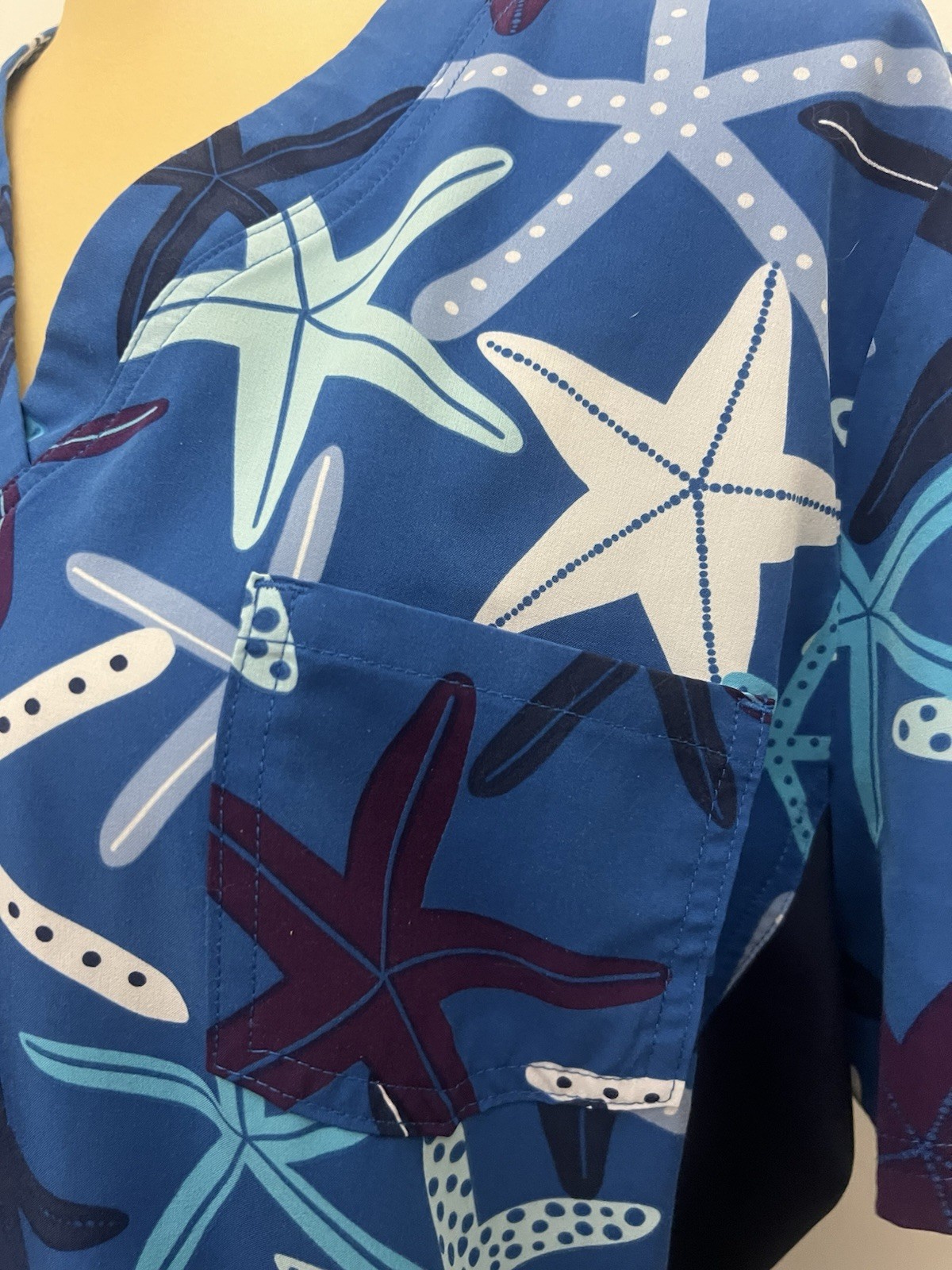 UA Flex 2 Woman Nurse Medical Scrub Top Large Star Fish Blue Ocean Doctor Vet