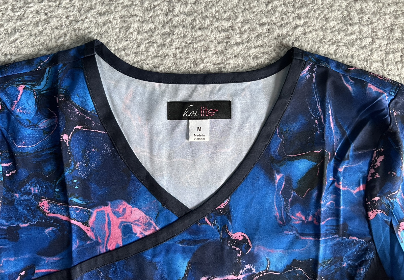 Koi Lite Scrub Top Women’s Sz Medium Blue Marbulous Pinks Marble Stretch Nursing