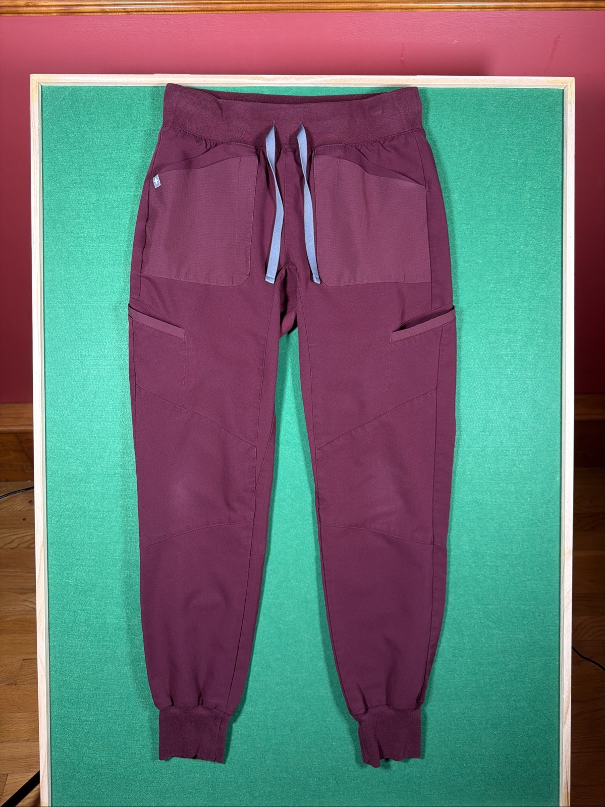 Figs Women’s Maua Burgundy Jogger Scrubs XSmall. Multiple Pockets. Technical Co