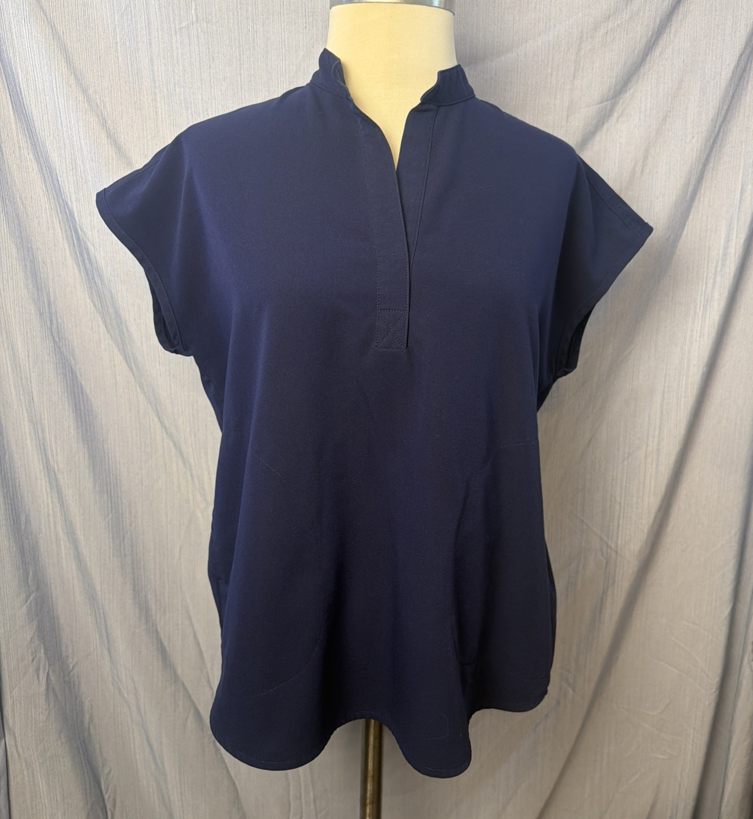 Figs Sz S Rafaela Mandarin Collar Technical Gear Scrub shirt in great condition