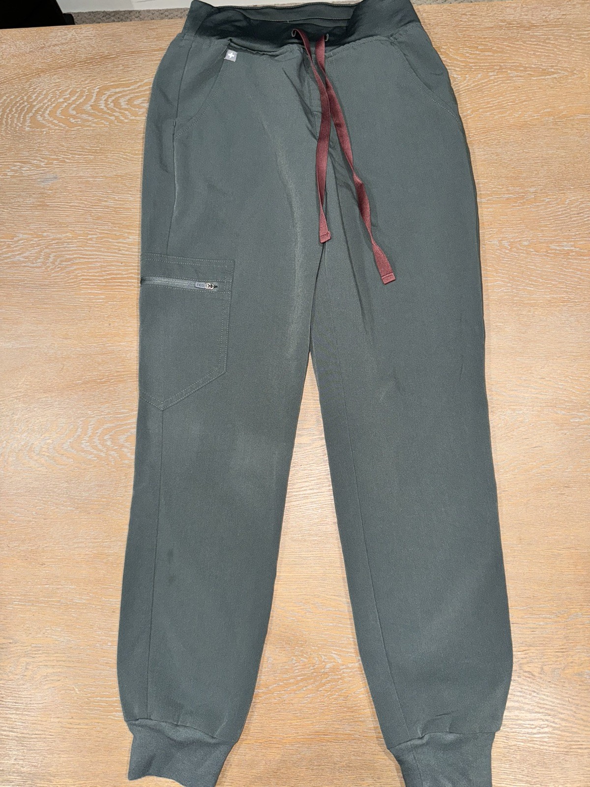 Figs Women’s Zamora Jogger Scrub Pants 26.5” Sage Green Maroon SIZE XXS