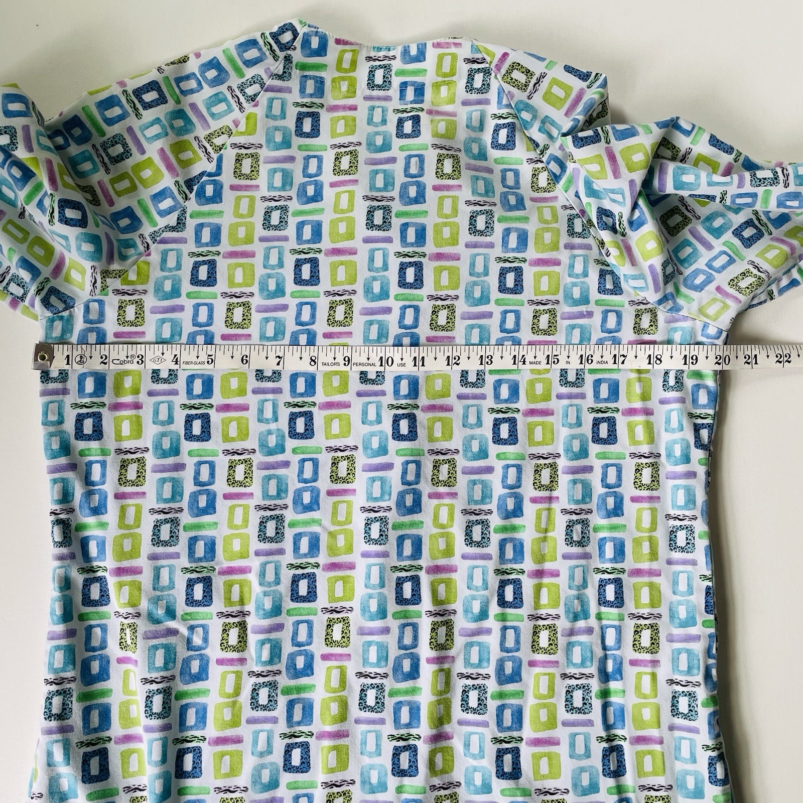 Bio Bring It On Scrub Jacket Womens Size Small Geo Print Snap Up Top Pockets