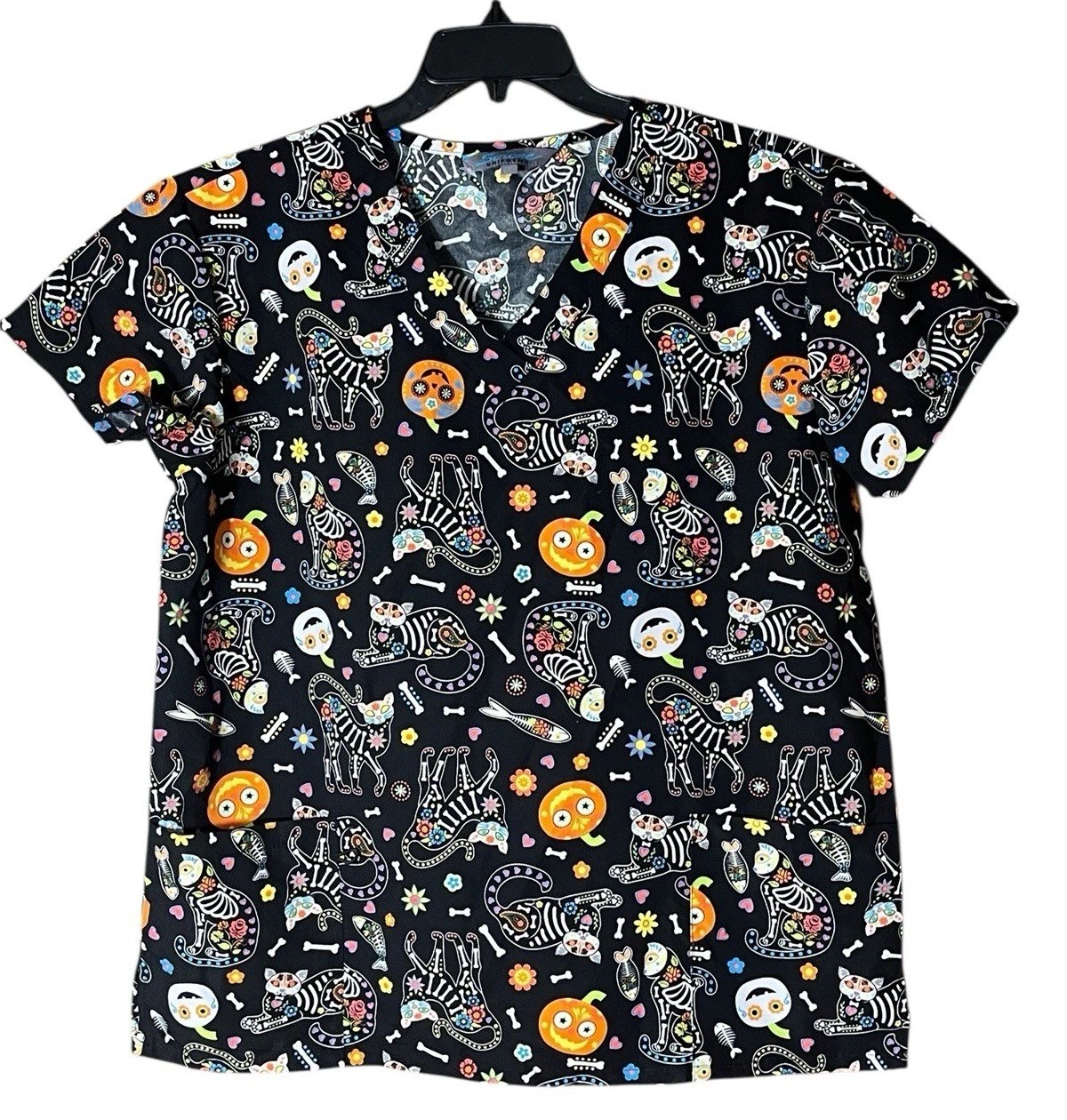 Serene Uniforms Halloween Scrub Top Womens LARGE Black Cat Skull Pumpkin Bones