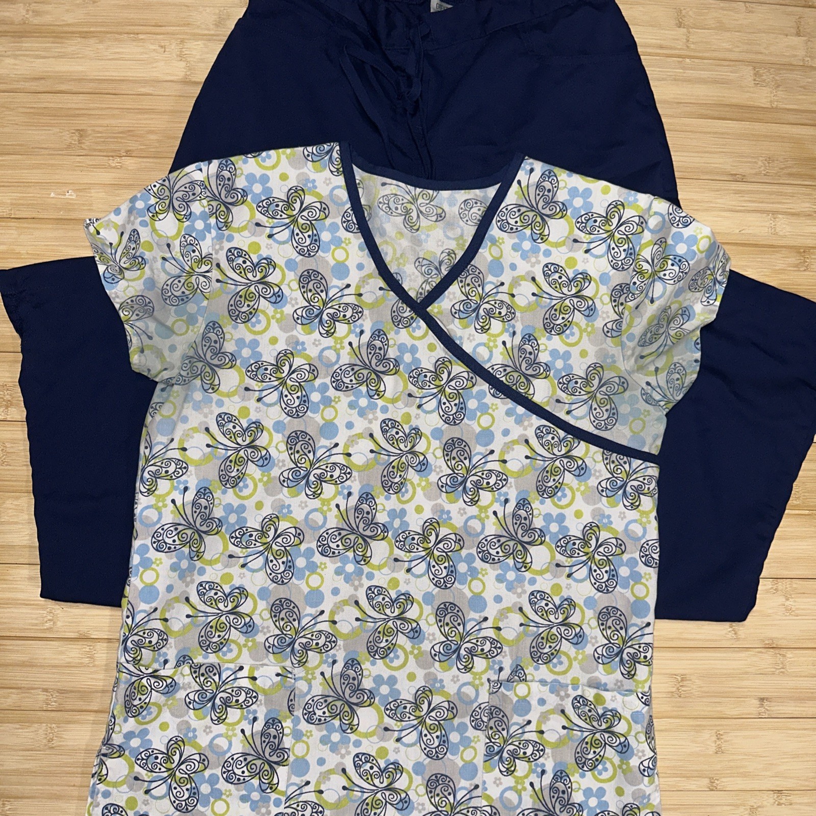 Greys Anatomy Barco Active Scrubs Lot 1 Pant Navy Small & Butterfly Shirt Size?