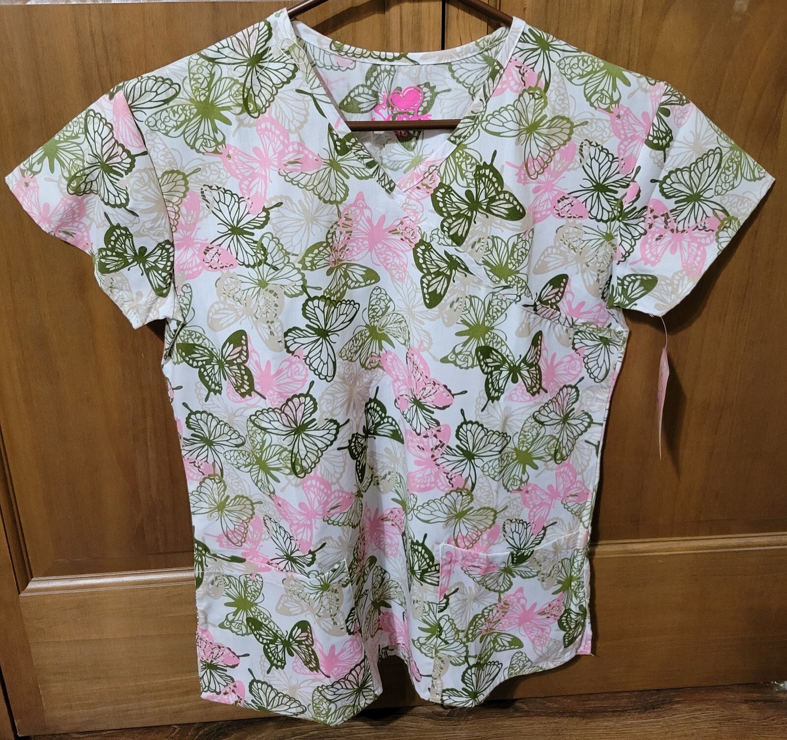NWT – VERY PRETTY BUTTERFLY PRINT IN OLIVE GREEN & PINK. SIZE: X-SMALL