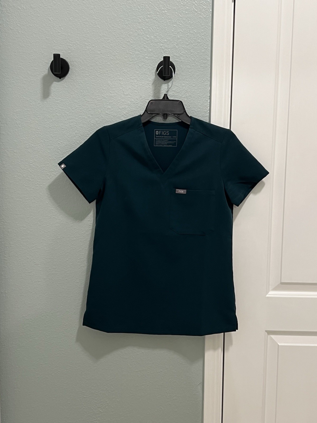 Figs Catarina One Pocket Scrub Top Women Forest Green, Size XXS