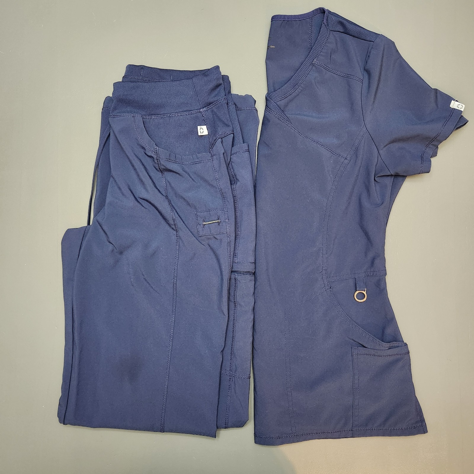 Cherokee Infinity Scrub S Mock Neck 3-Pocket Top & S-T Straight 4-Pocket Pant