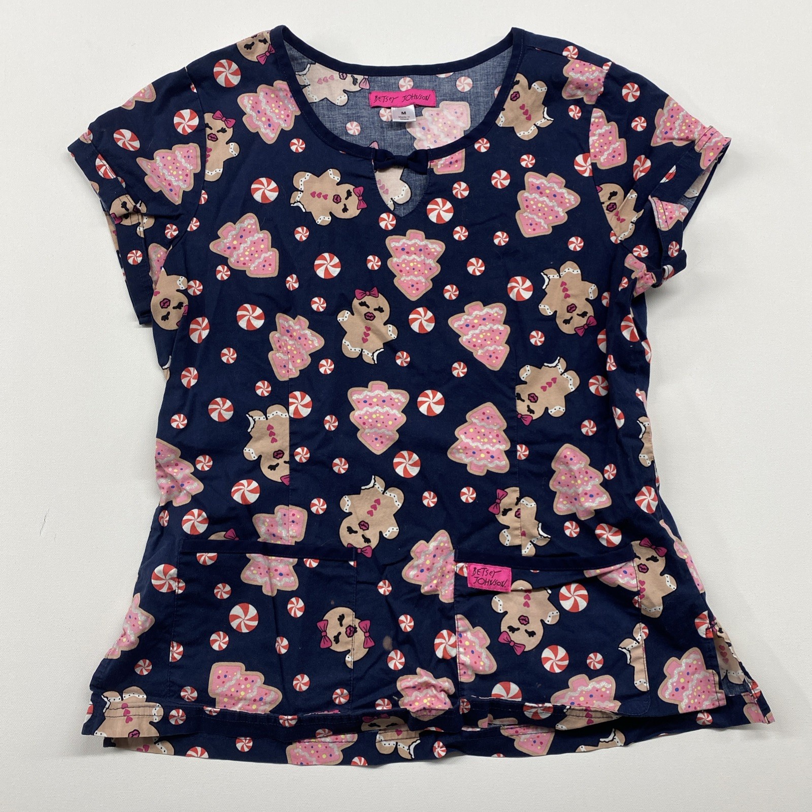 Betsey Johnson Christmas Gingerbread Girl Scrub Top Large Pockets Size Medium