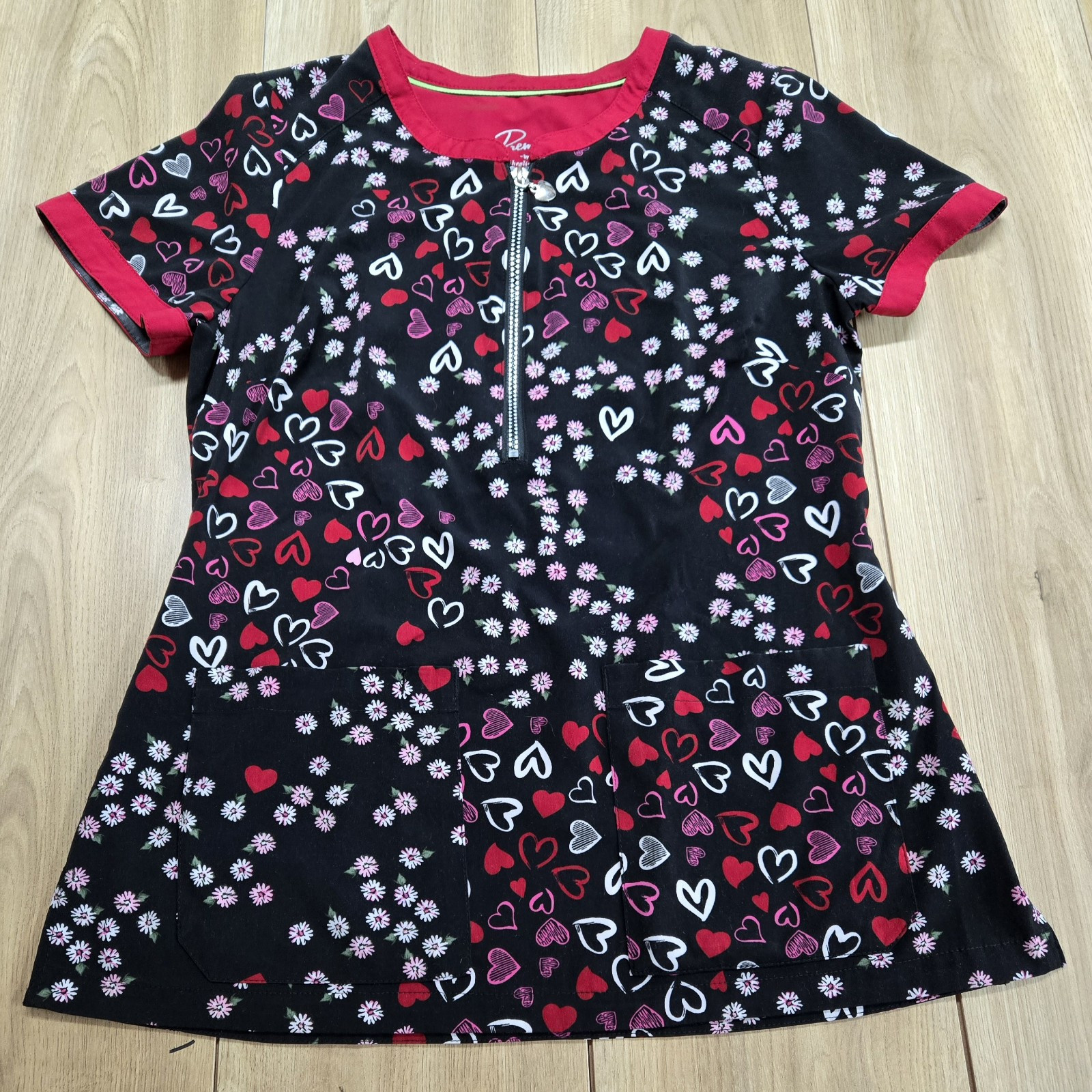 Premier By Healing Hands Scrub Top Womens Sz Small, Hearts, Quarter Zip Pullover