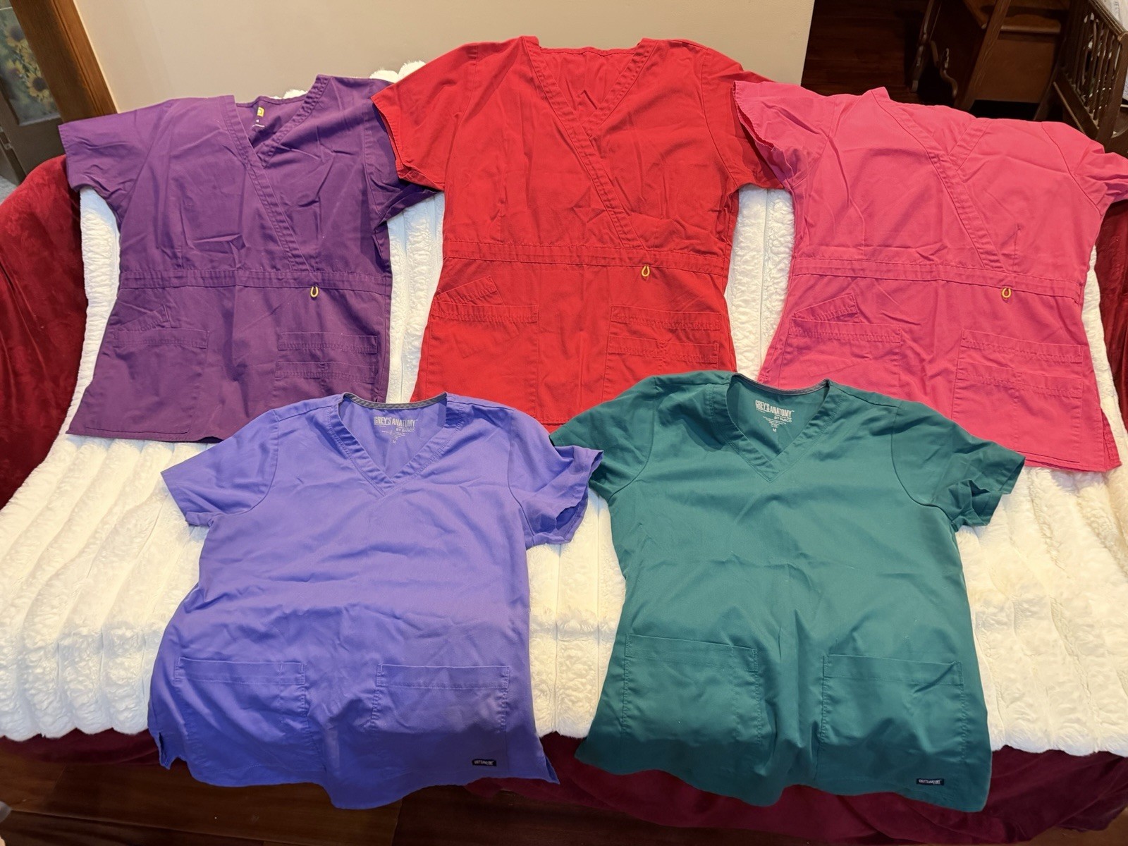 4- WonderWink And 2- Grays Anatomy Medium Women’s Scrub Tops . Nice