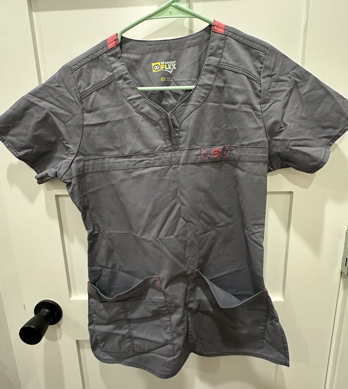 Women’s WonderWink WonderFLEX Gray Medical Scrub Top with Pink Accents XS