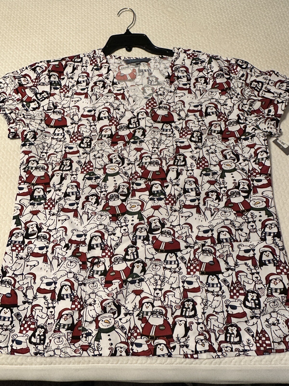 Serene Uniforms Women’s Christmas Santa Penguins Scrub Nurse Vet Tech Brand New