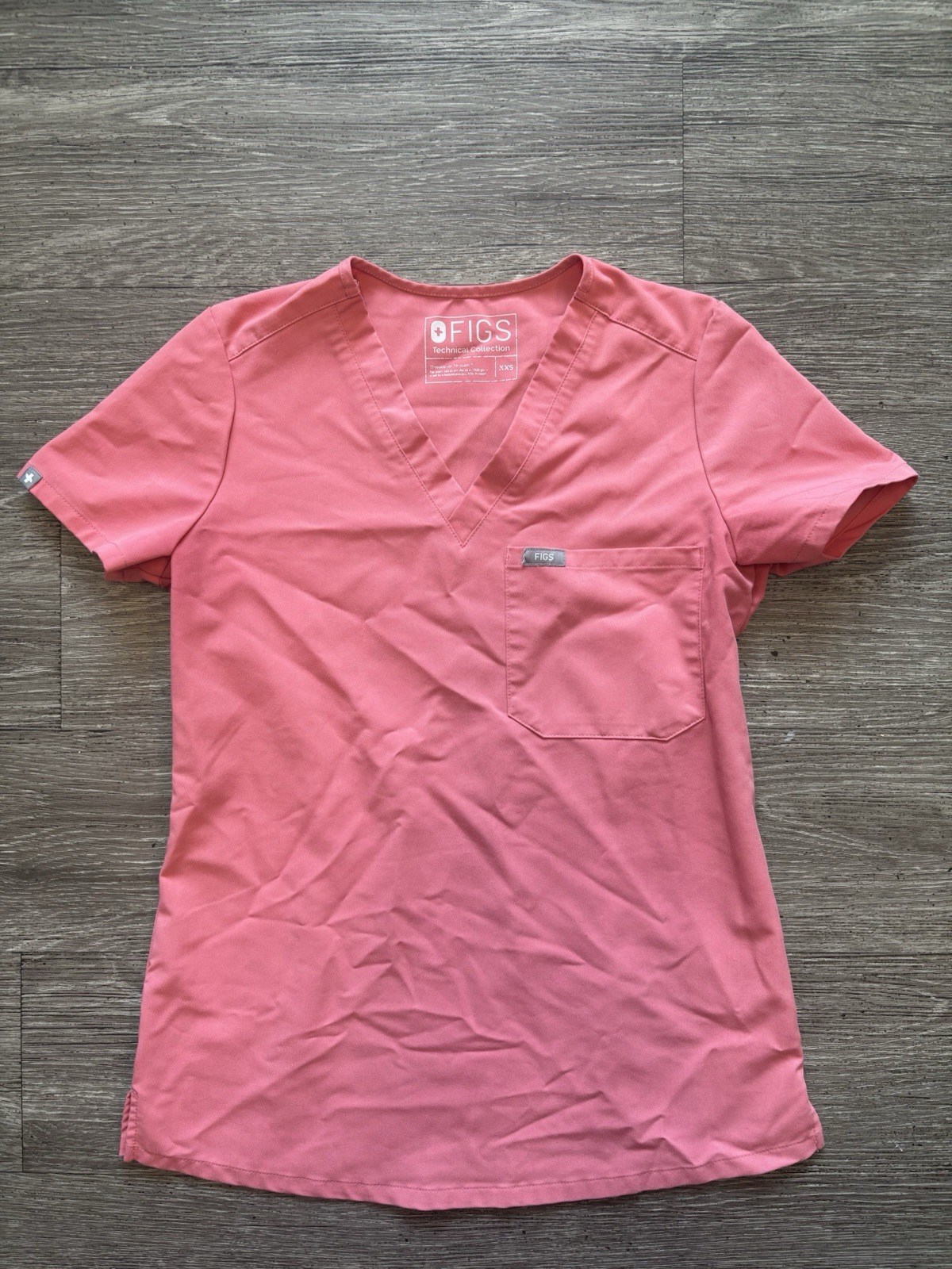 FIGS Women’s Catarina One-Pocket Scrub Top In Pink FW1000 Size XXS