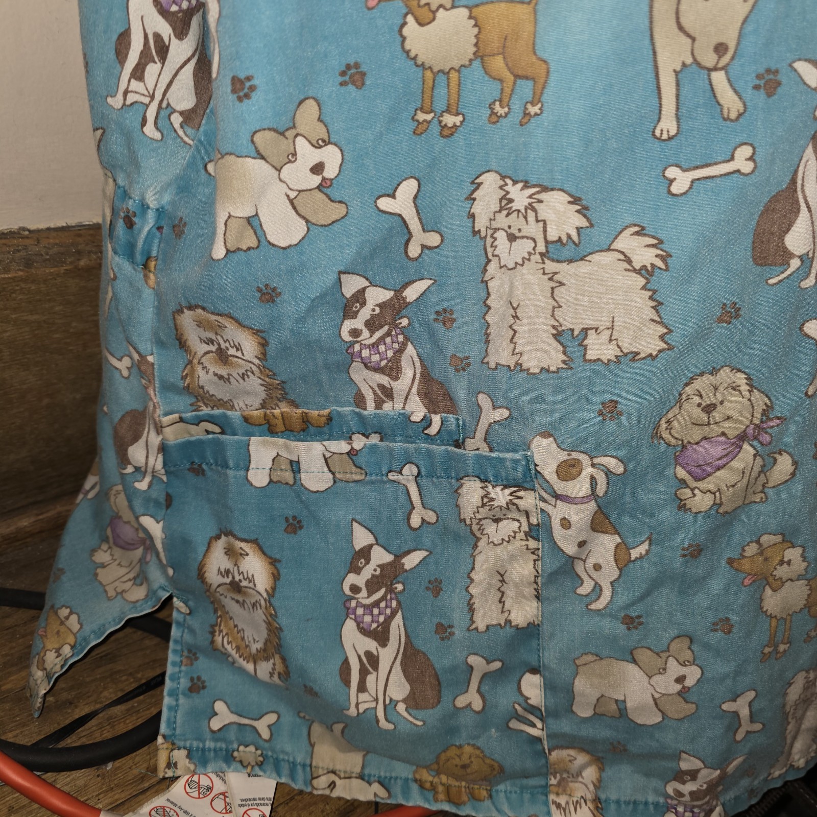 Dog Print Medical Scrub Top in Teal Blue Womens Xl Pockets Short Sleeve