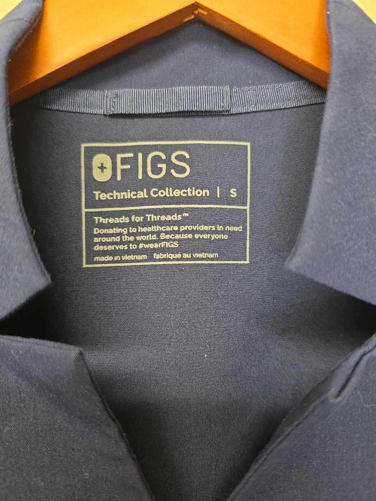 FIGS Limited Edition Style Inala Slim Scrub Top Women’s Sz SMALL S Dark Harbor