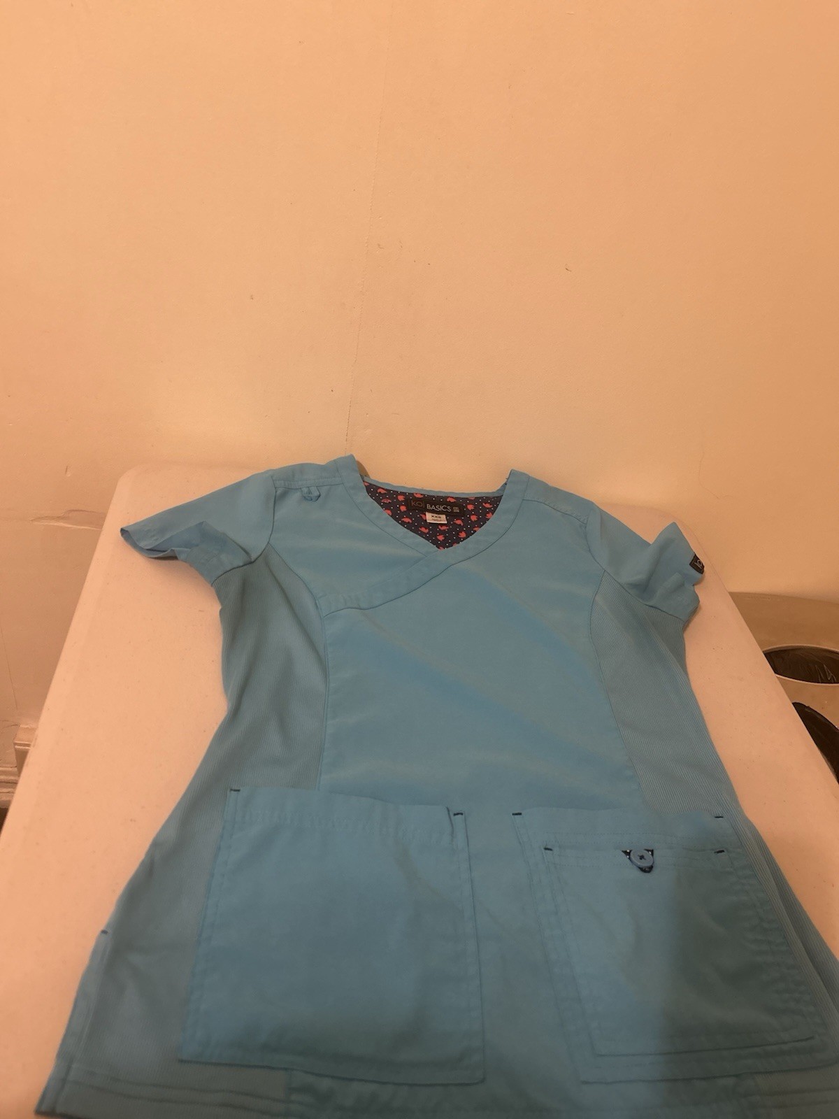 koi scrub top XXS Poly Spandex Ribbed Side Shaping Stretch Fabric 4 Pocket