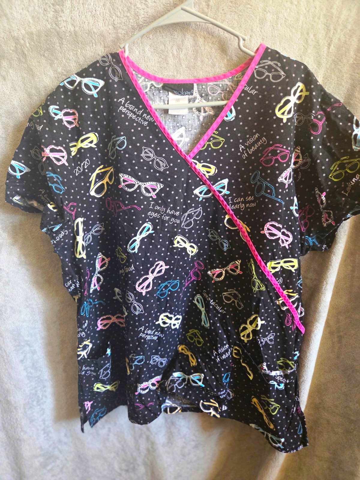 Women’s Medical Scrub Top 2X Black With Multicolor Eyeglasses Print V-Neck
