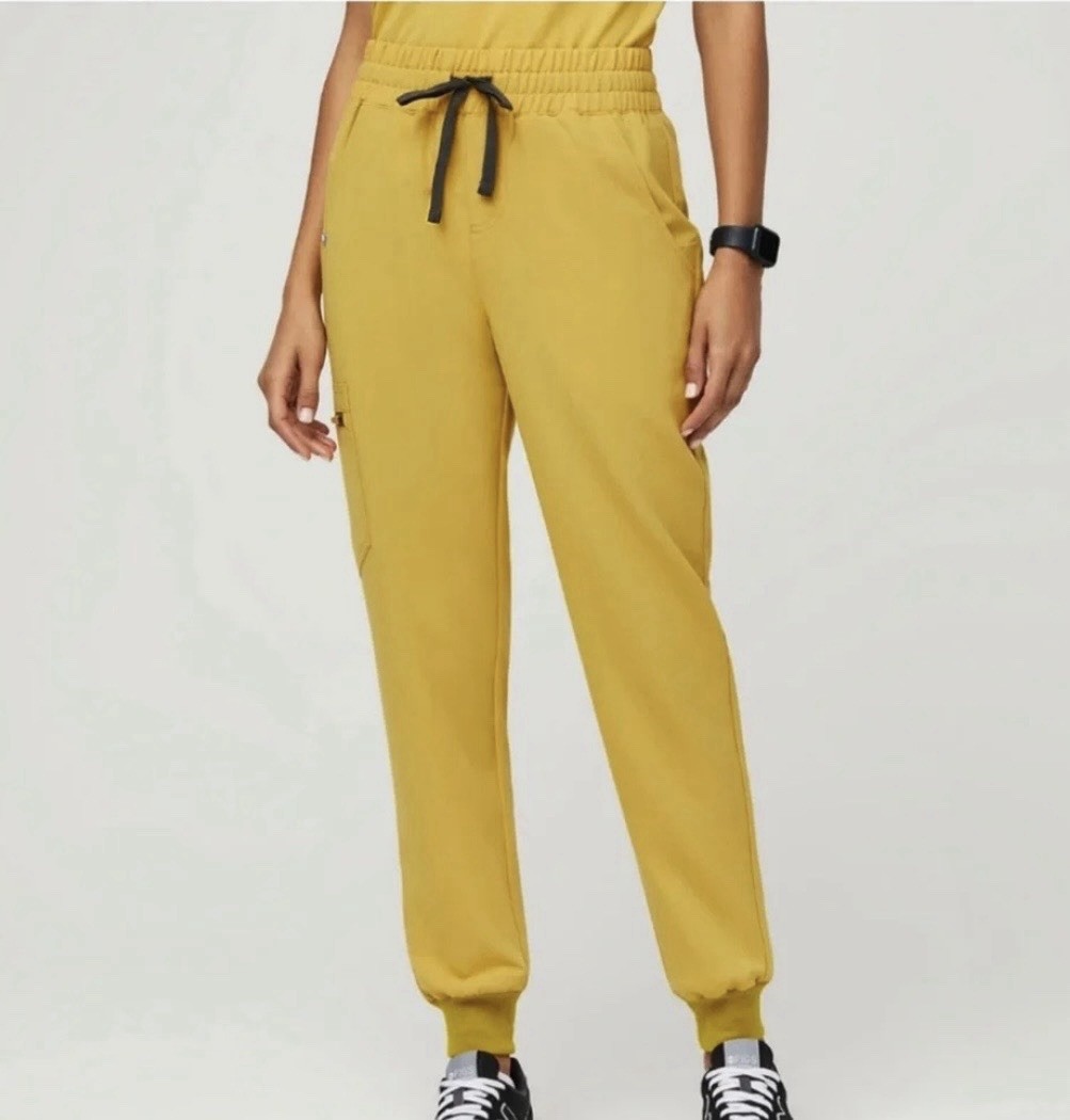 FIGS High Waisted Zamora Jogger Scrub Pants W20SW2028P Light Gold Petite S