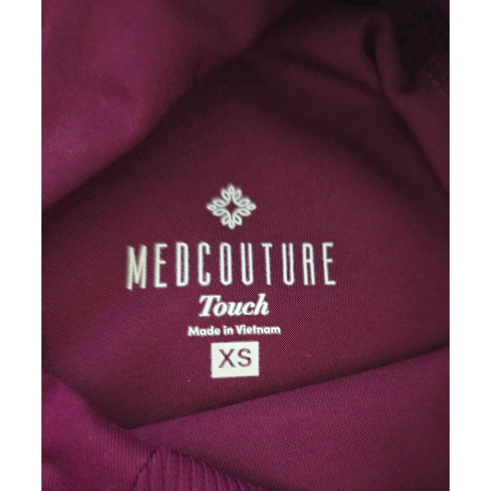 Med Couture Touch Scrub Set XS Wine Burgundy V-Neck Top 7459 Jogger Pants 7710