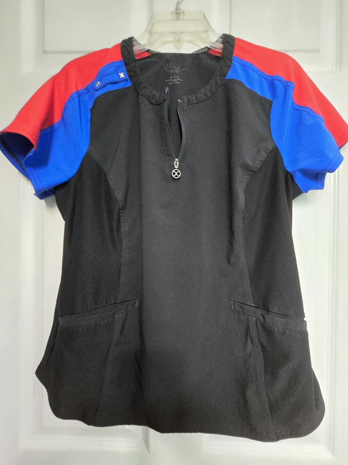 Cherokee IFLEX Scrub Top Size M-Black/Red/Blue Mid-Zip Front-Chest 22.5″/L 26″