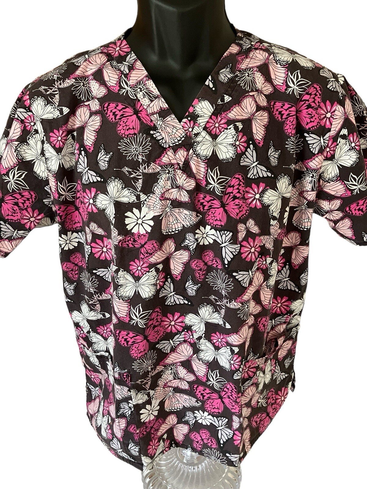 Delta Scrub Top Women’s Medium Black Pink Gray White Butterfly Flower V-Neck