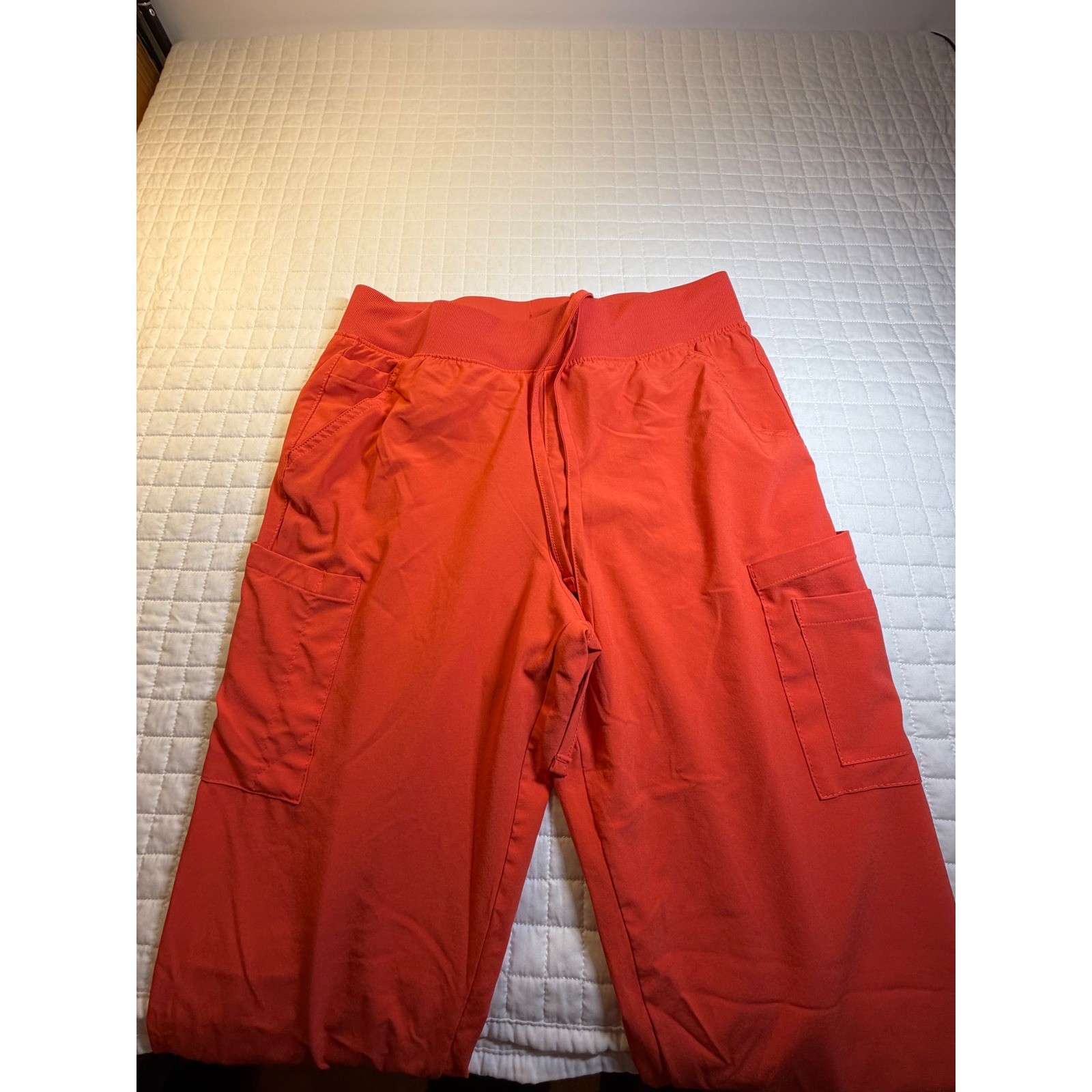 Easy Stretch Womens Scrub Set Coral V-Neck Top and Jogger Pants Size Medium