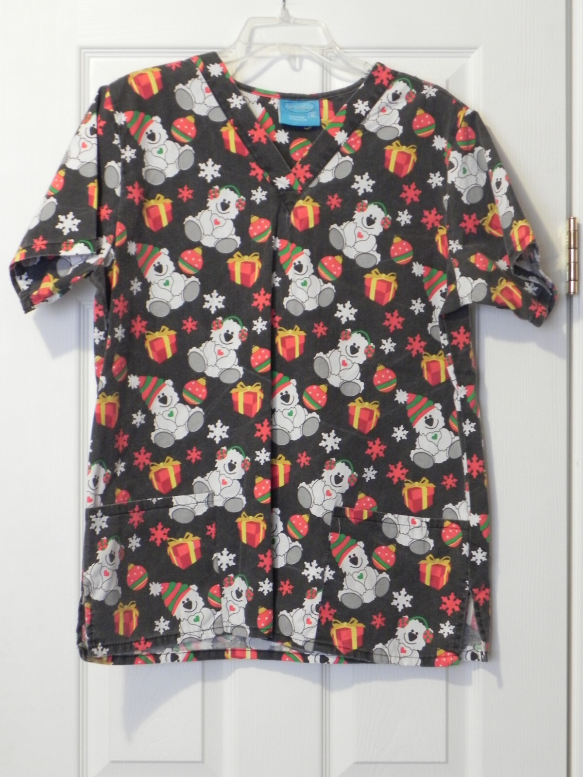 The Scrub Co. Women’s Size M V-Neck Short Sleeve Christmas Design Top