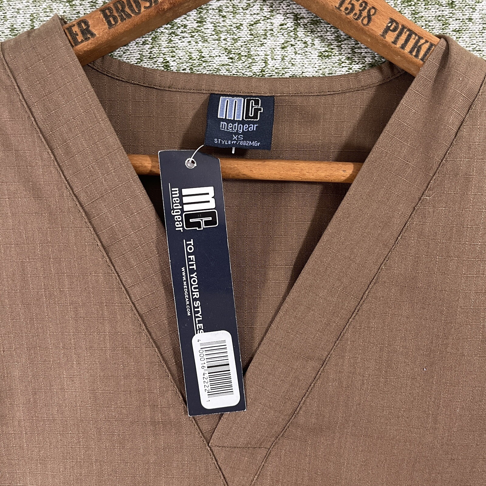 MG Medgear Top Women Extra Small Brown Ripstop Scrubs V Neck Two Pockets NWT