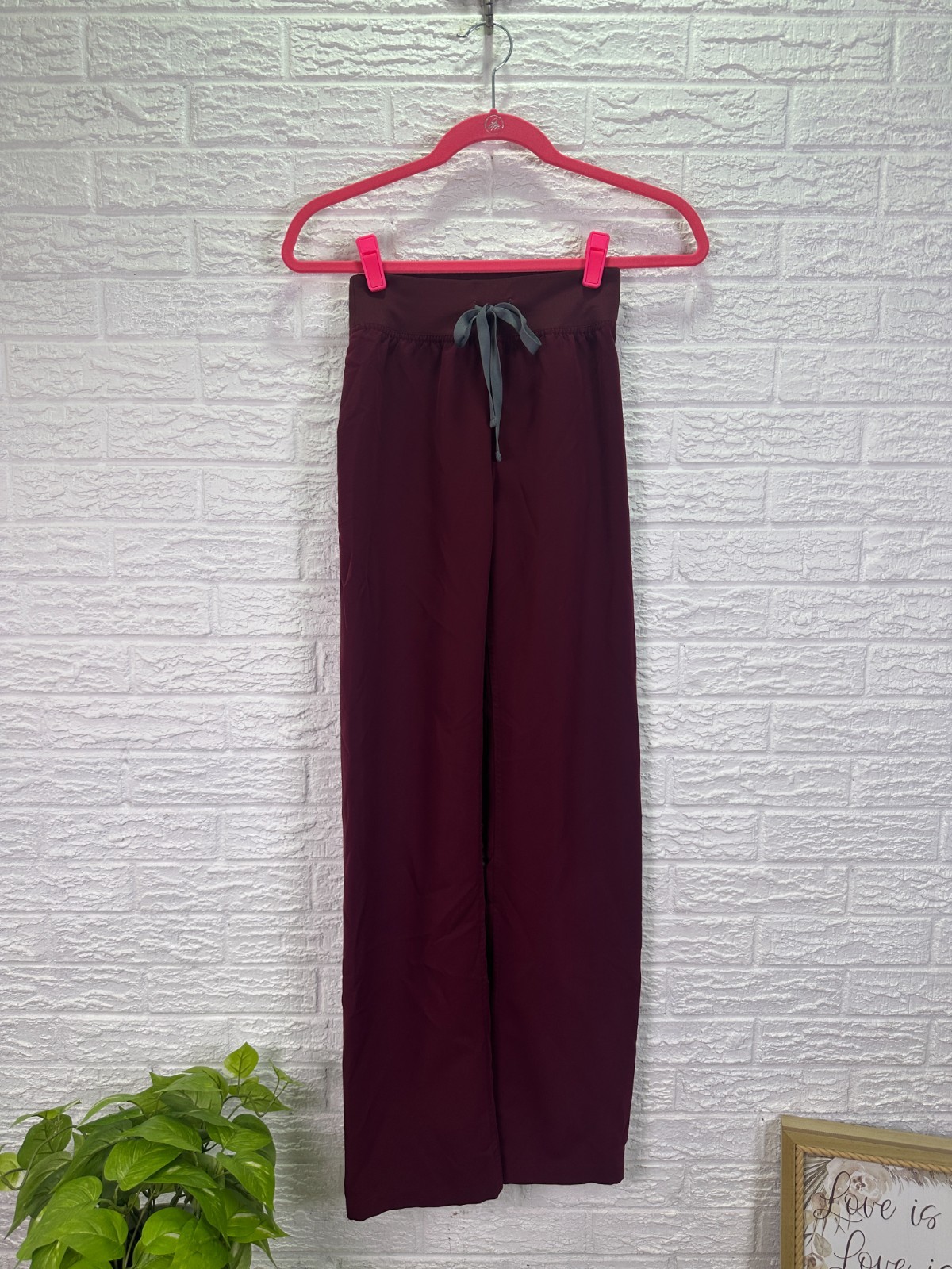 Women’s XXS FIGS scrub bottoms maroon Nurse Medical