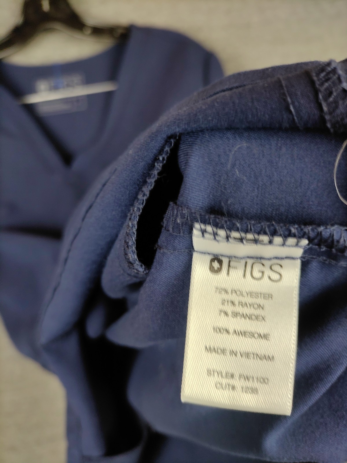 Figs Adult Shirt Large Blue Scrubs Popover Nurse Hospital Dr CNA RN NAR