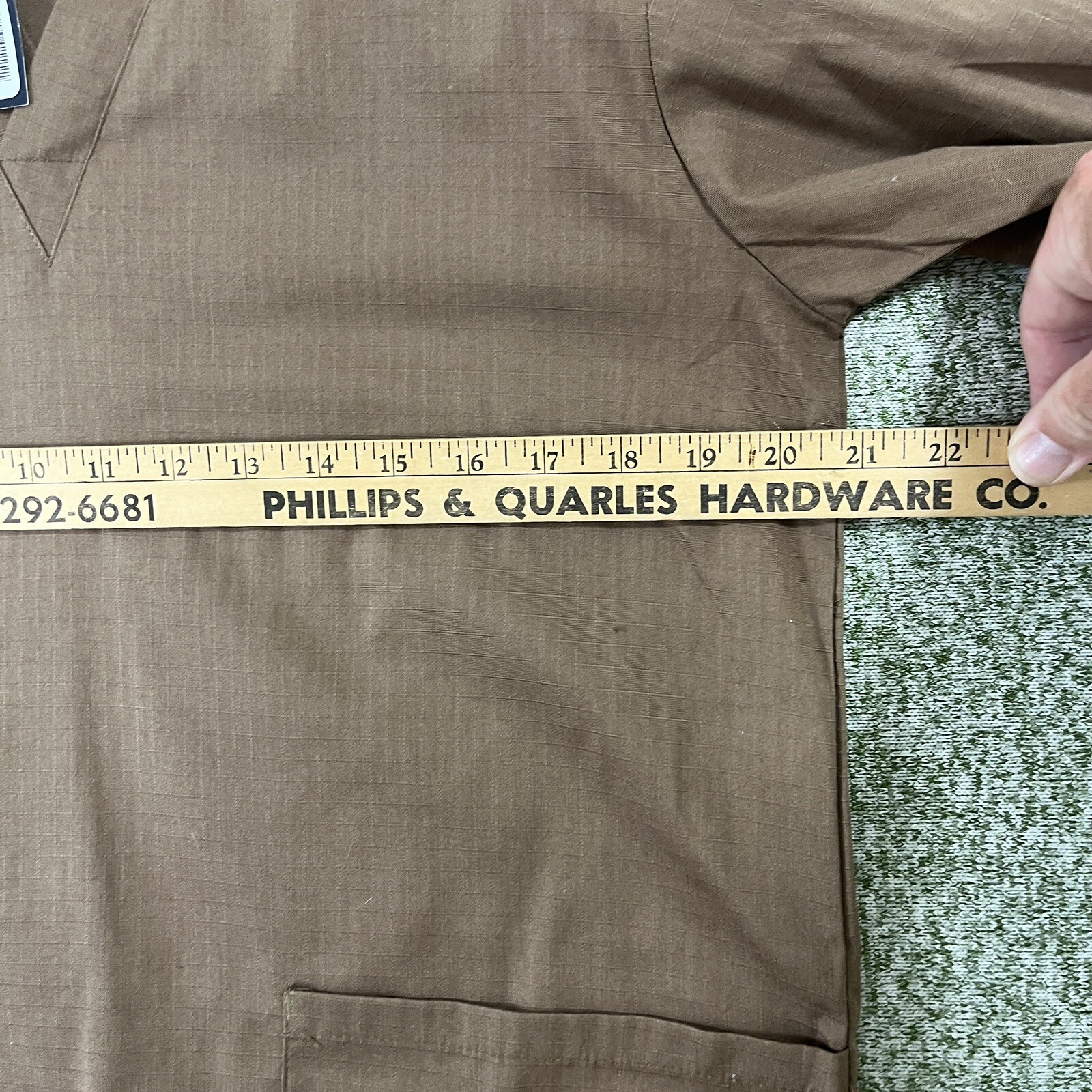 MG Medgear Top Women Extra Small Brown Ripstop Scrubs V Neck Two Pockets NWT