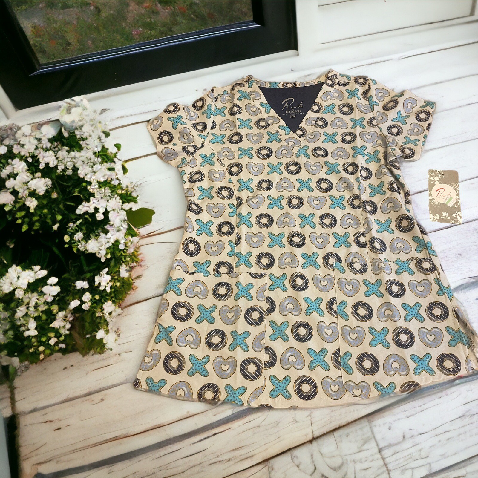 Maven Medical Scrub Top Womens XS Stretch Blue XO Donut Print Work Uniform NWT