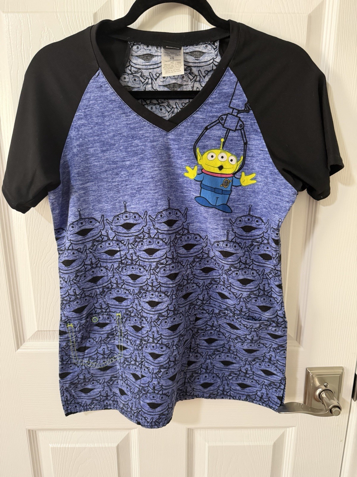 Disney Pixar Minions Woman’s Scrub Top. 1 Pocket V-Neck, Stretch Short Sleeve XS