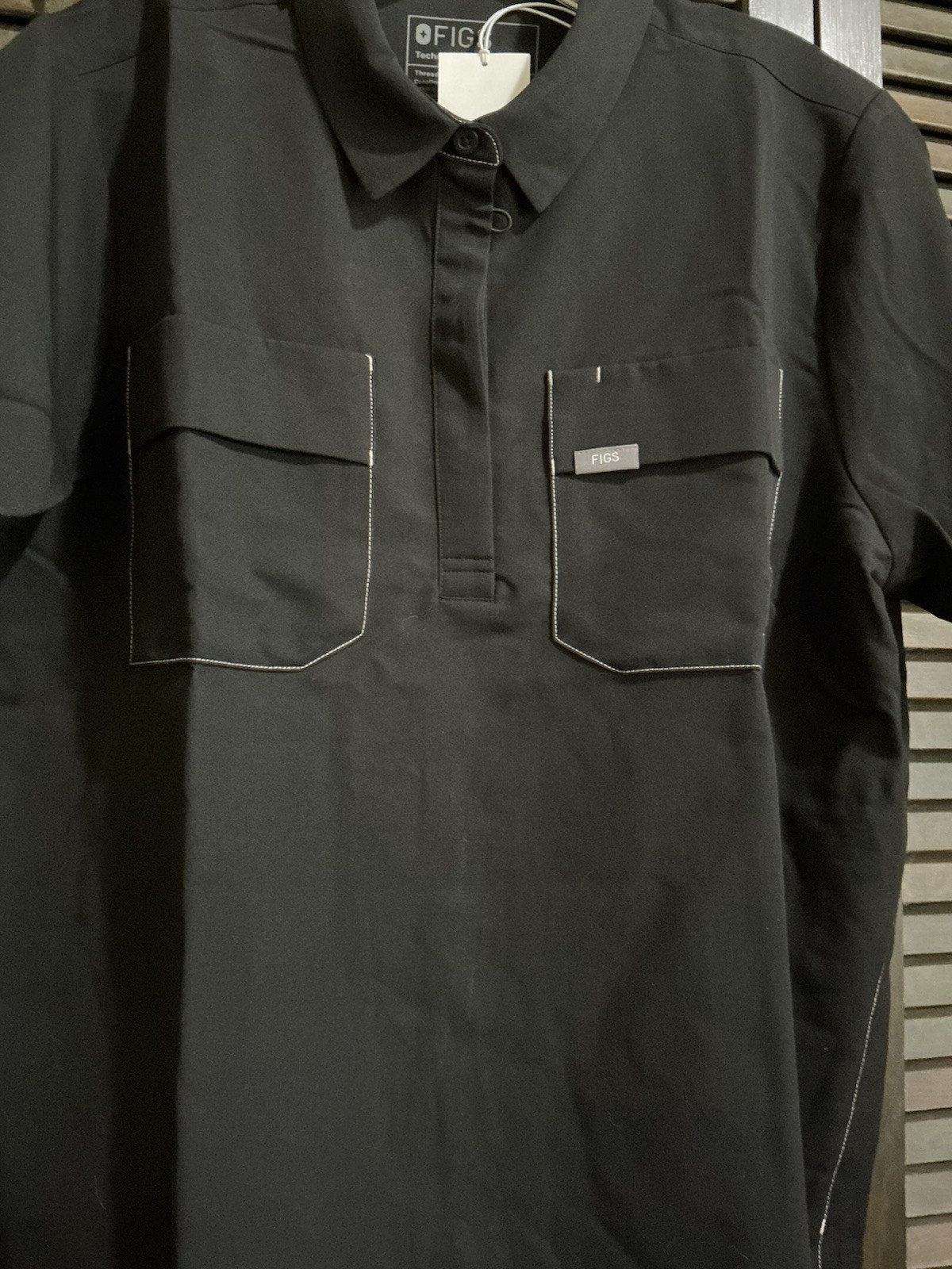 FIGS NWT Scrub Top Black Saiya Classic Cargo Pocketed Technical Collection Sz L