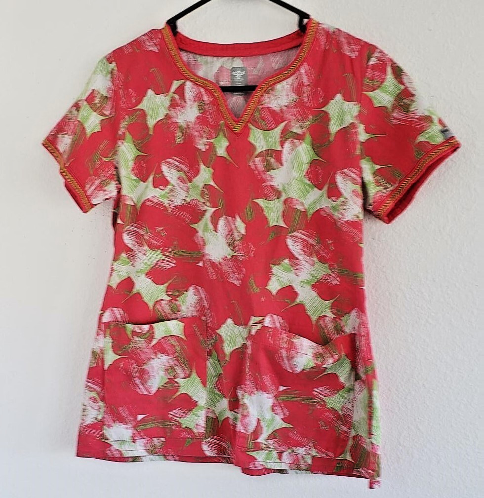 Med Couture Woman’s Red Geometrical Short Sleeve Scrub Shirt Size XS Pockets