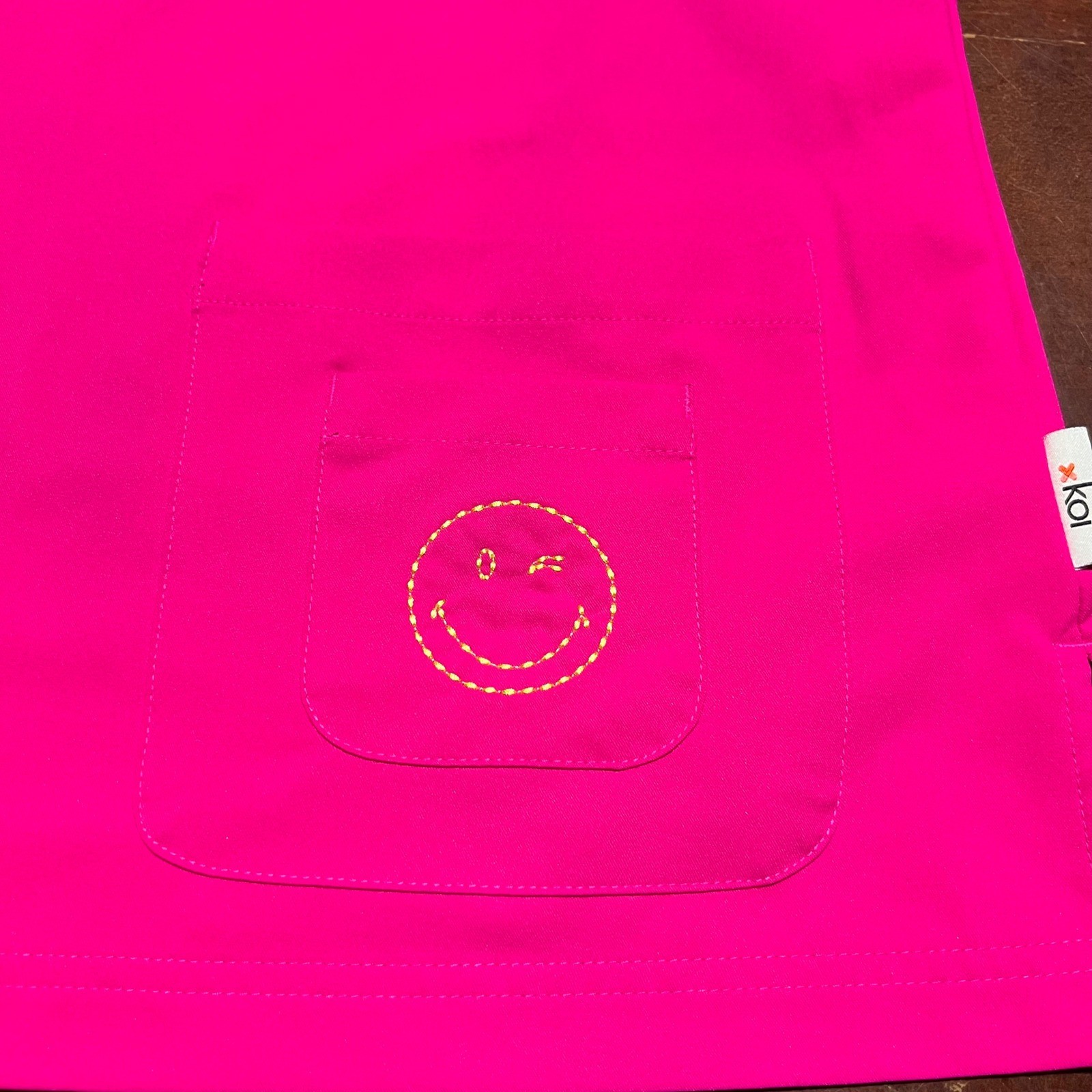 Koi x Smiley World Hot Pink Scrub Set V-Neck Top and Jogger Pants Womens Large