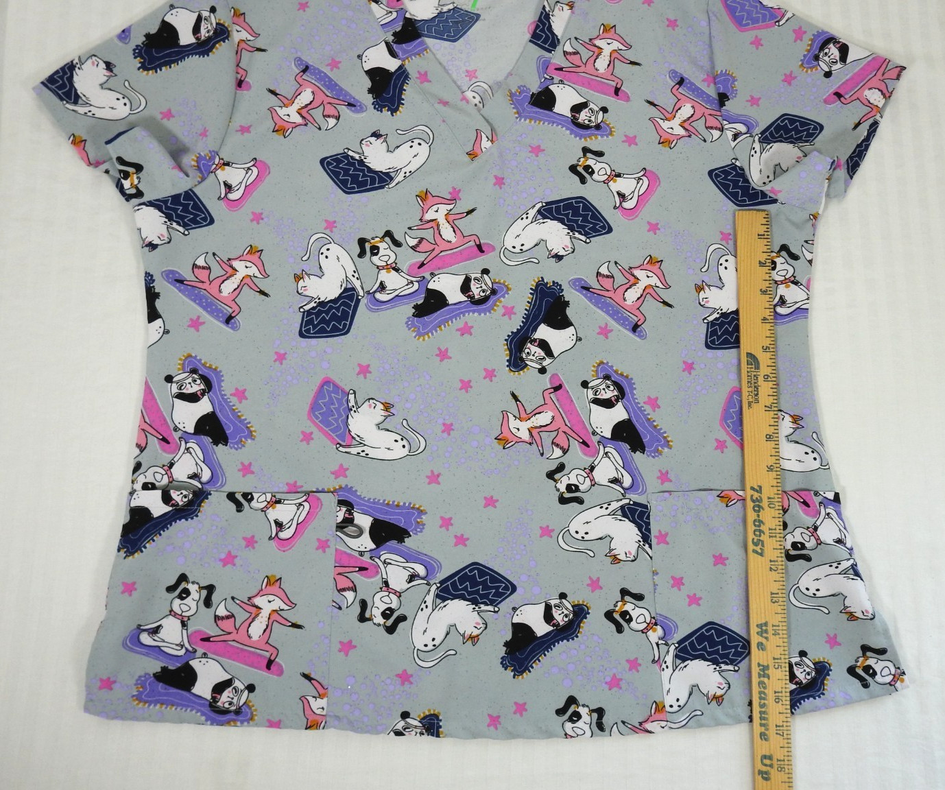 Women’s GT Performance Medical Scrub Top XL. Exercising/Yoga Animals.