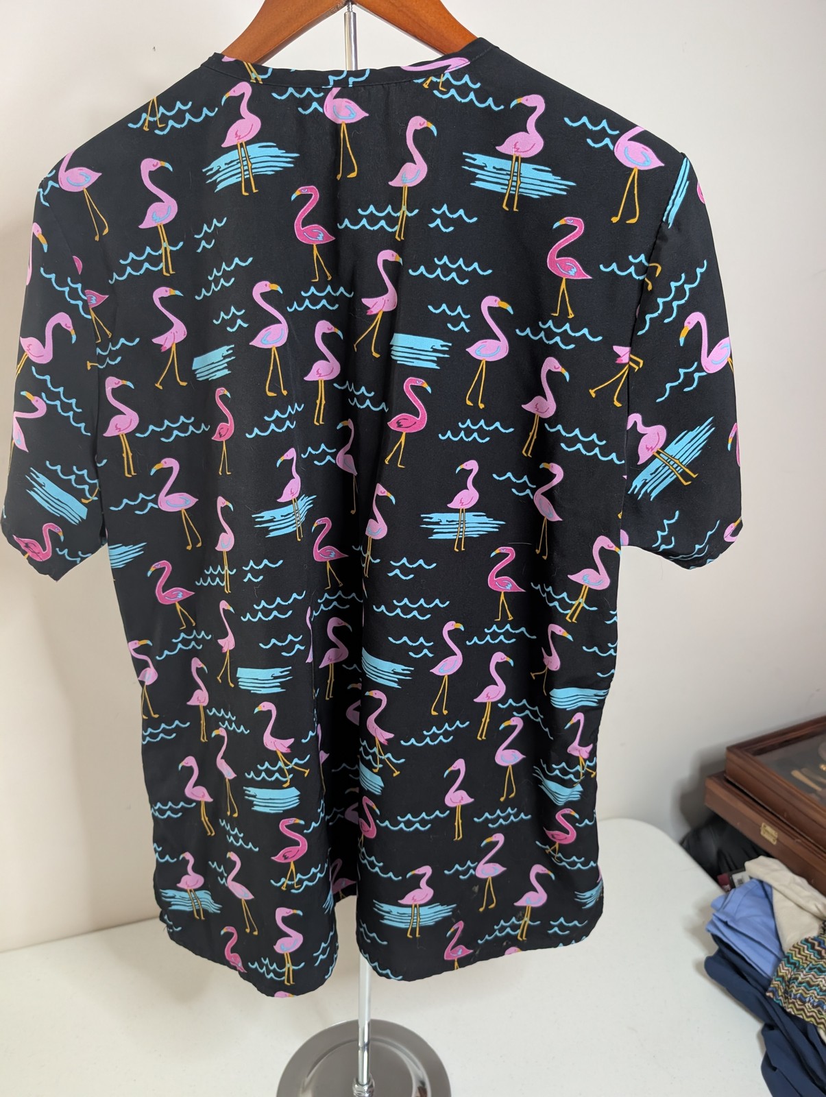 Flamingo Print Scrub Top Black Pink Blue V-Neck Pockets Medical Uniform Women’s