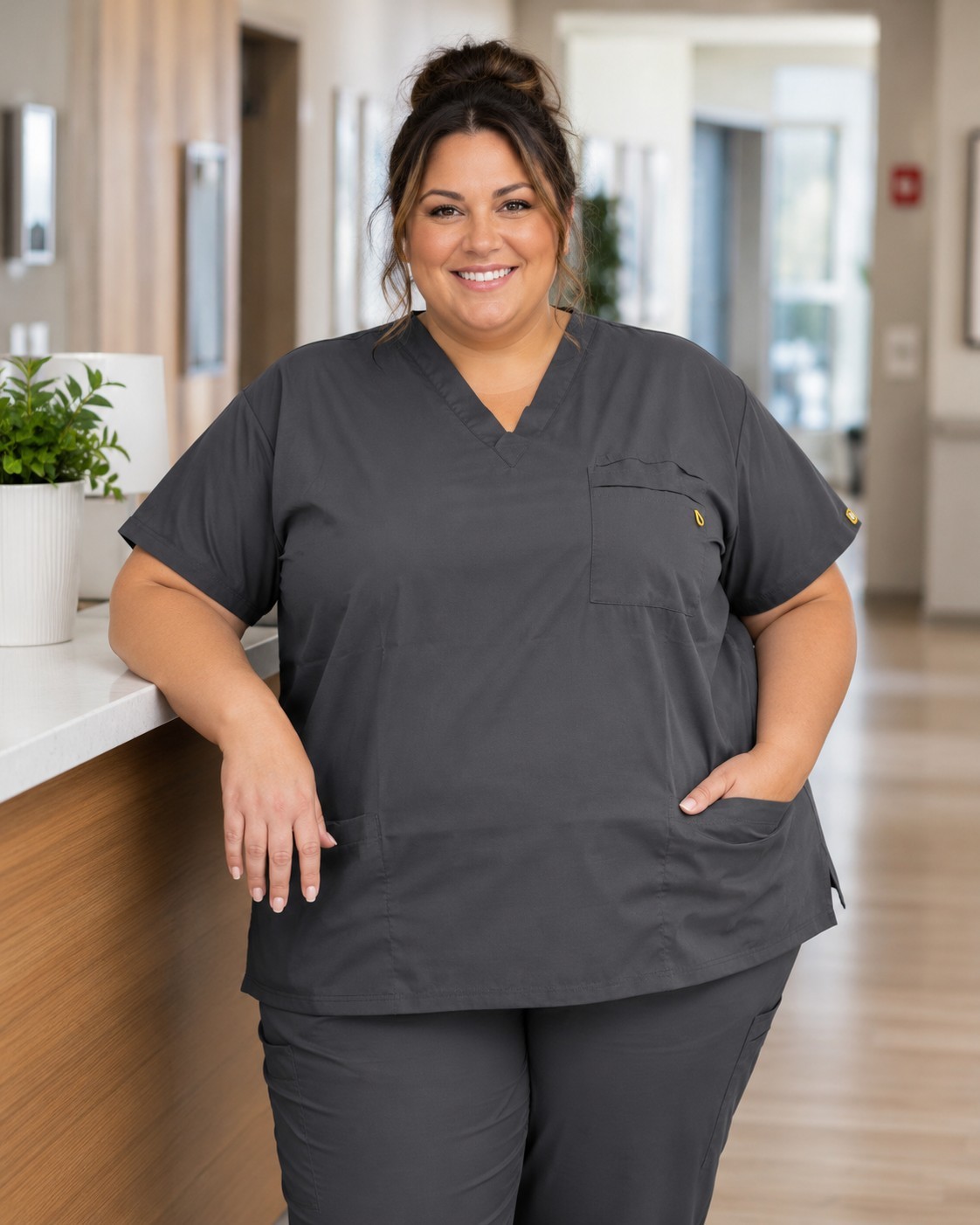 Wink Scrubs Gray V-Neck Scrub Top Women’s 5XL NWOT Utility Pocket Medical Unifor